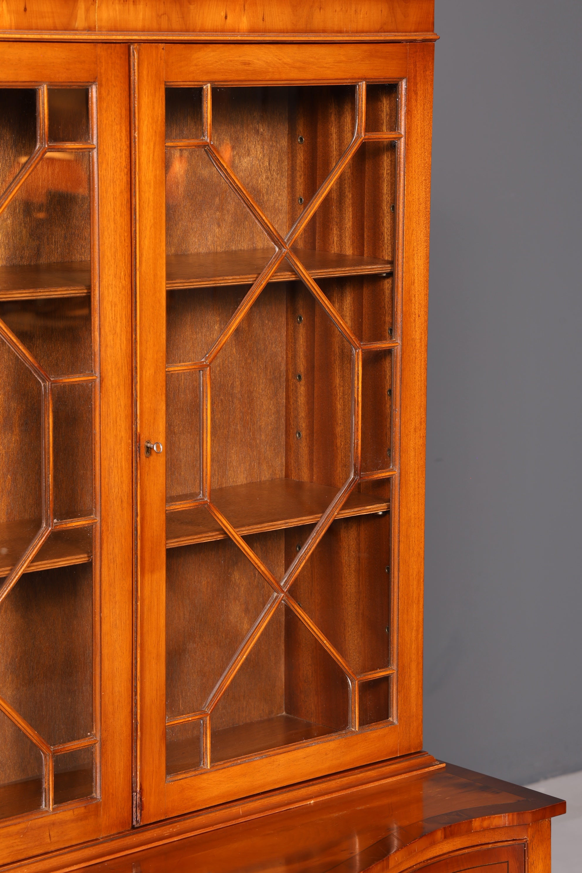 Wunderschöne Englische Vitrine Bücherschrank Eibe Aufsatzschrank Glasvitrine Buffet Sideboard Bibliothek
