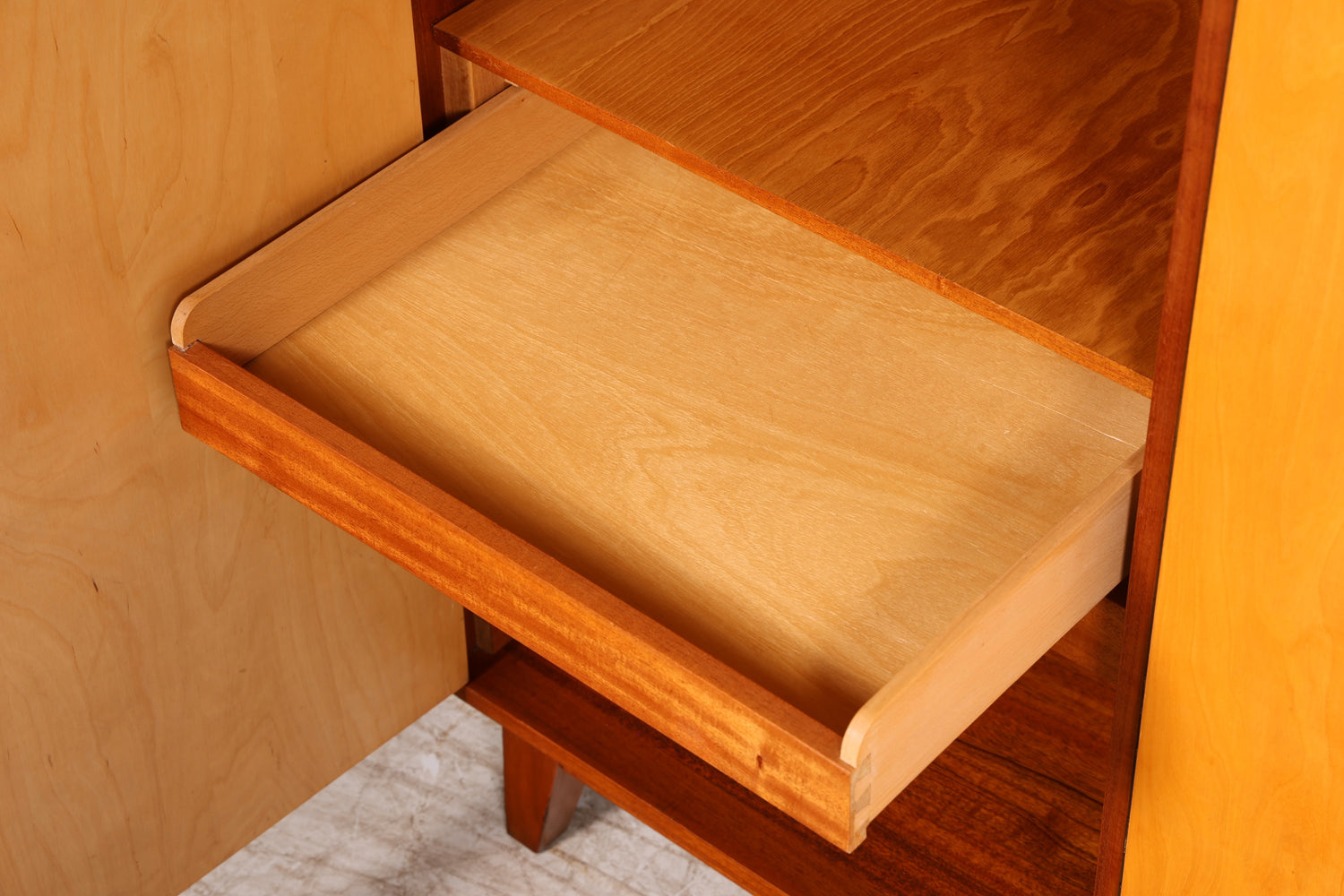 Traumhafter XL Mid Century Kleiderschrank Vintage Schrank Retro Wäscheschrank Dielenschrank Schlafzimmer