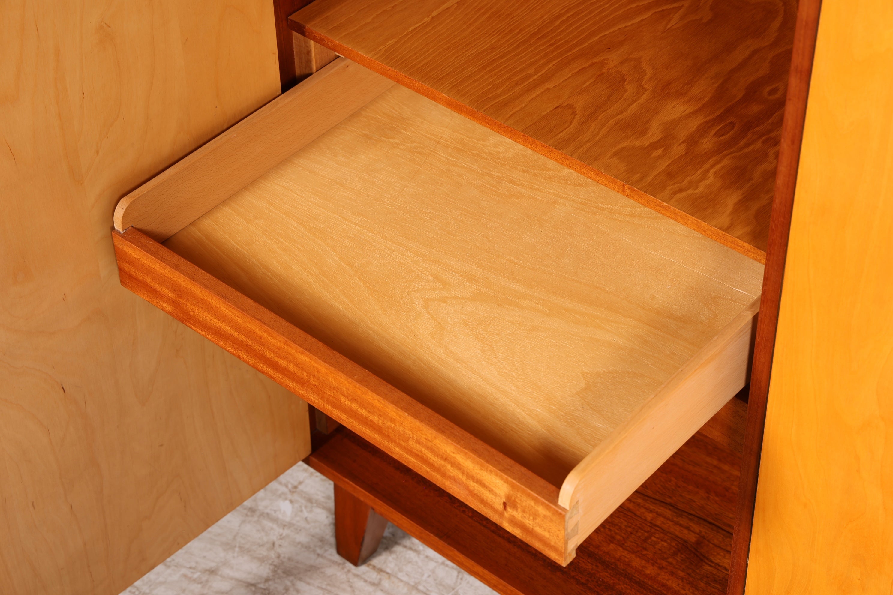 Traumhafter XL Mid Century Kleiderschrank Vintage Schrank Retro Wäscheschrank Dielenschrank Schlafzimmer