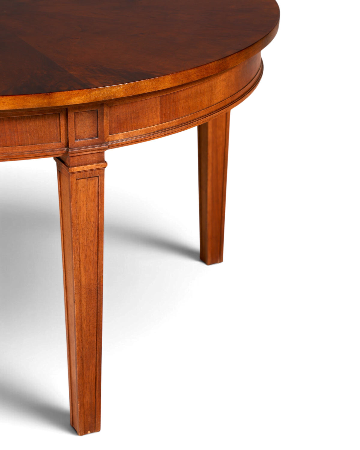 Hauptstadt Möblerei englischer Couchtisch aus Holz mit runder Platte und klassisch verzierten Beinen im Vintage-Stil