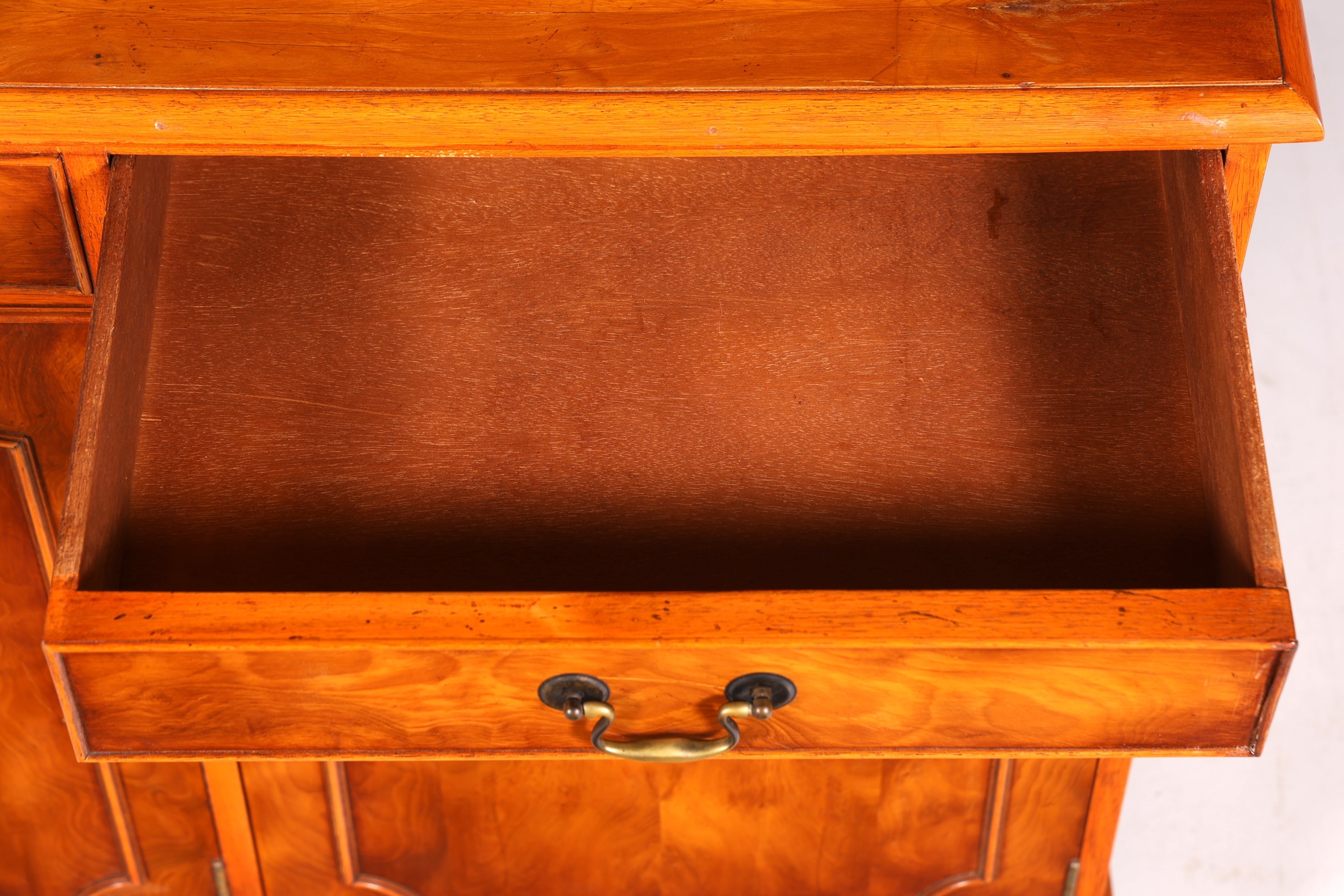 Wunderschöne Englische Vitrine Bücherschrank Buffet Antik Stil Englisch Eibe Glasvitrine Bibliothek