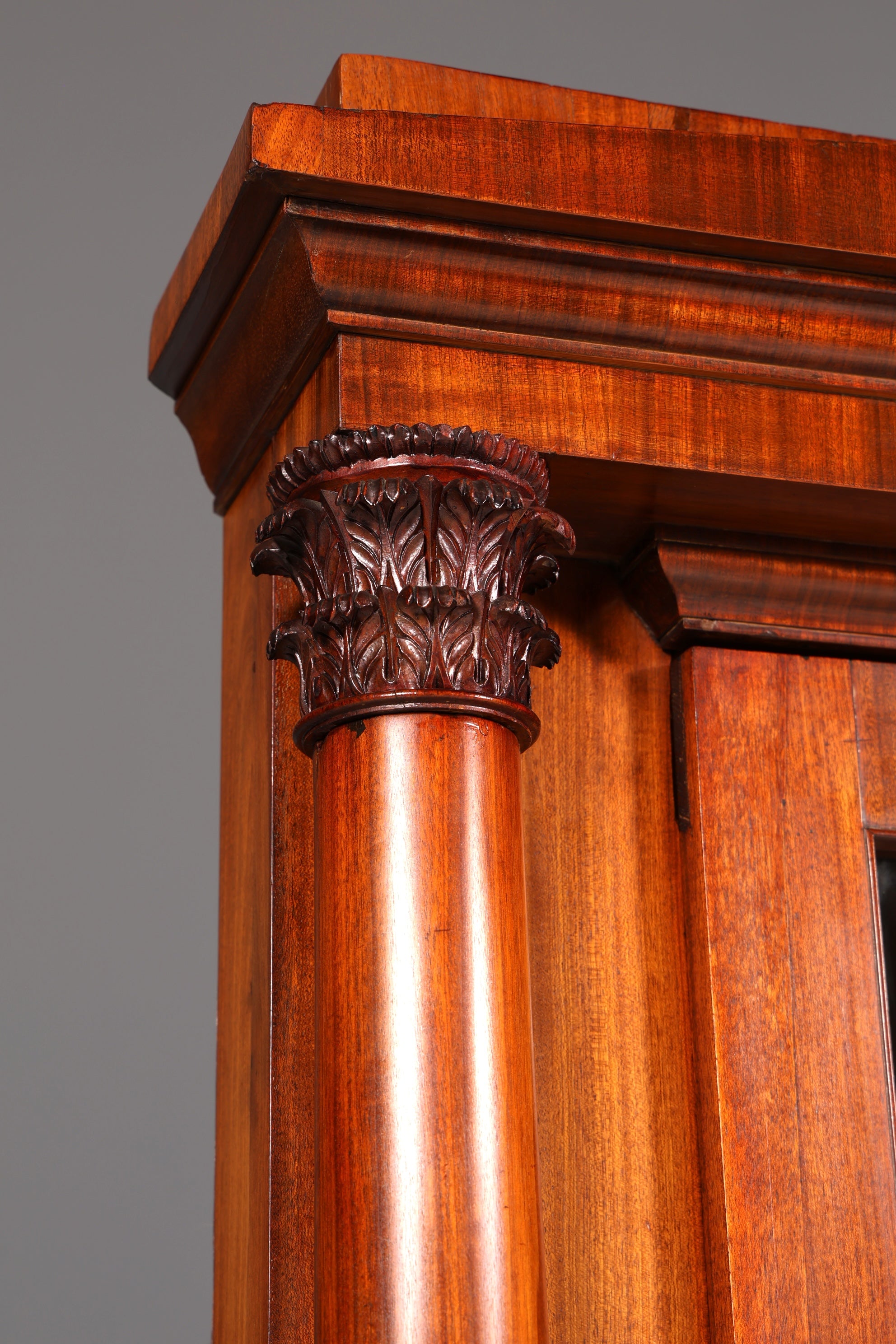 Wunderschöne Original Biedermeier Vitrine um 1820 Antiker Mahagoni Schrank Antik Säulen