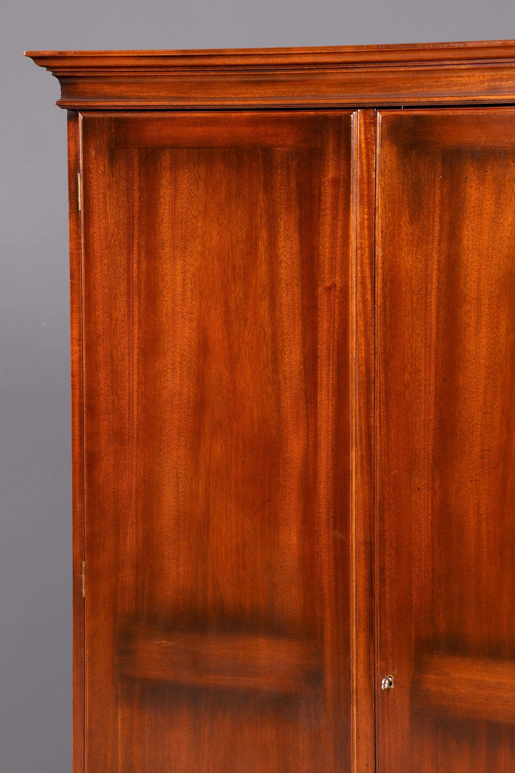 Wunderschöner Englischer Schrank Mahagoni Dielenschrank Wäscheschrank Kleiderschrank Antik Vintage