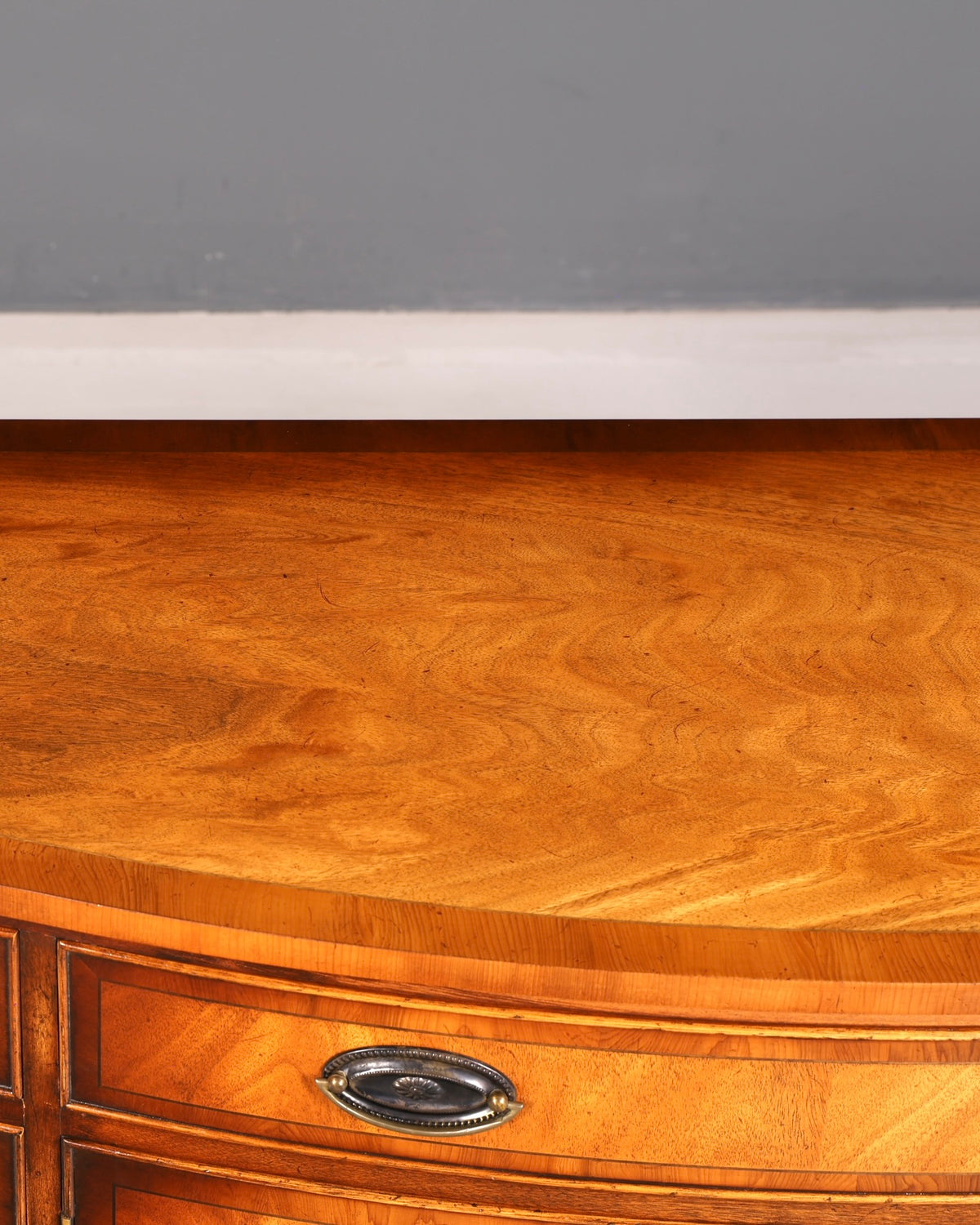 Beautiful Bevan Funnell English sideboard, Reprodux buffet cabinet, chest of drawers, credenza