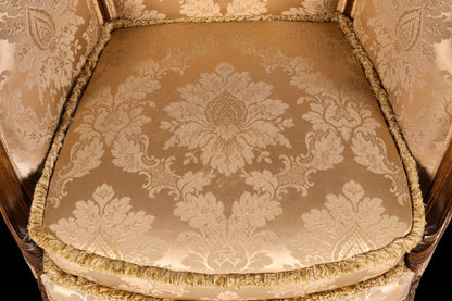 Hauptstadt Möblerei Chippendale Armlehnsessel mit goldenem Samtbezug und aufwendigem barockem Blumenmuster