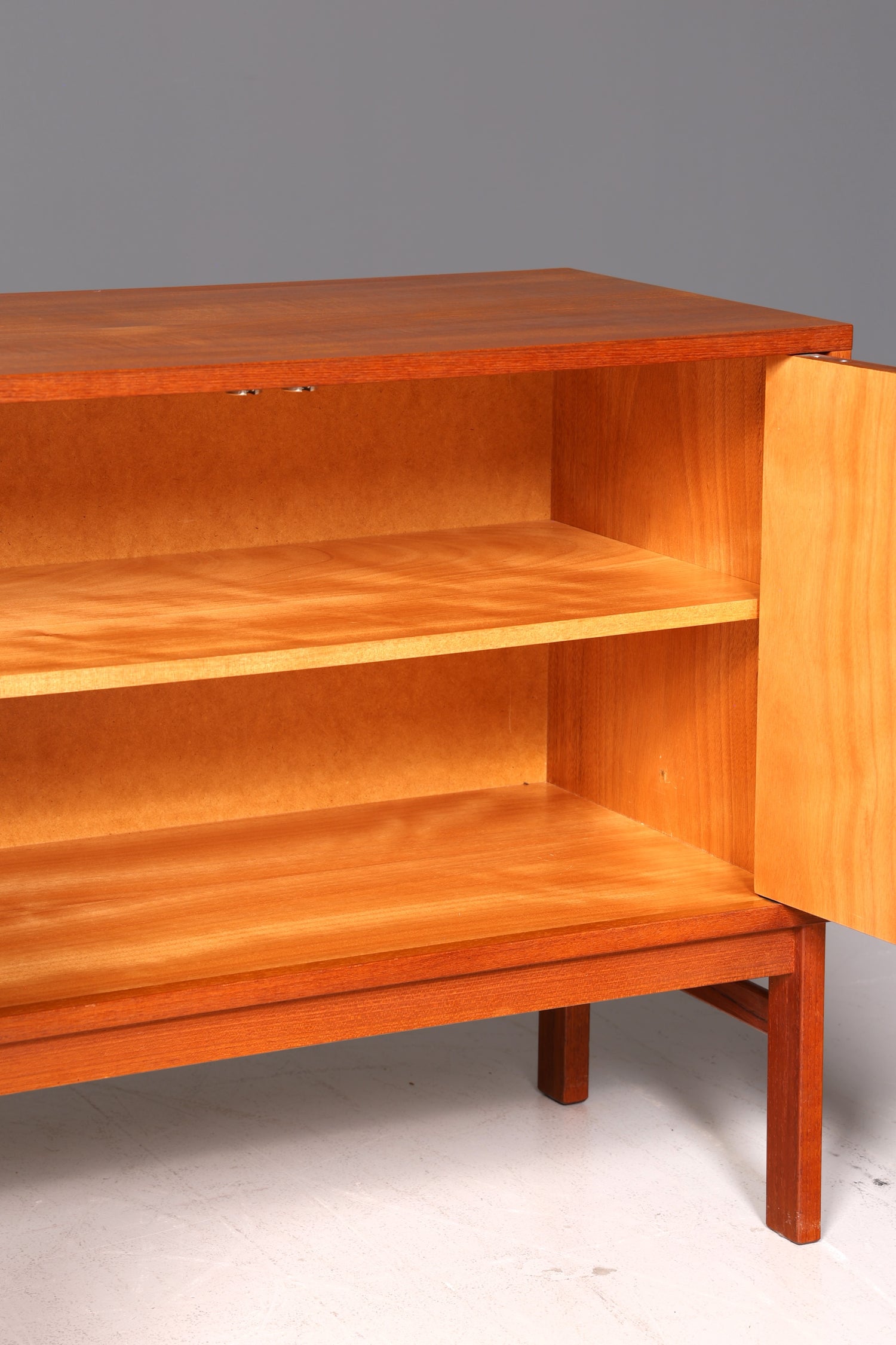 Edle Mid Century Kommode Vintage Schrank Retro Flurkommode 60s Sideboard Regal Designklassiker Holz