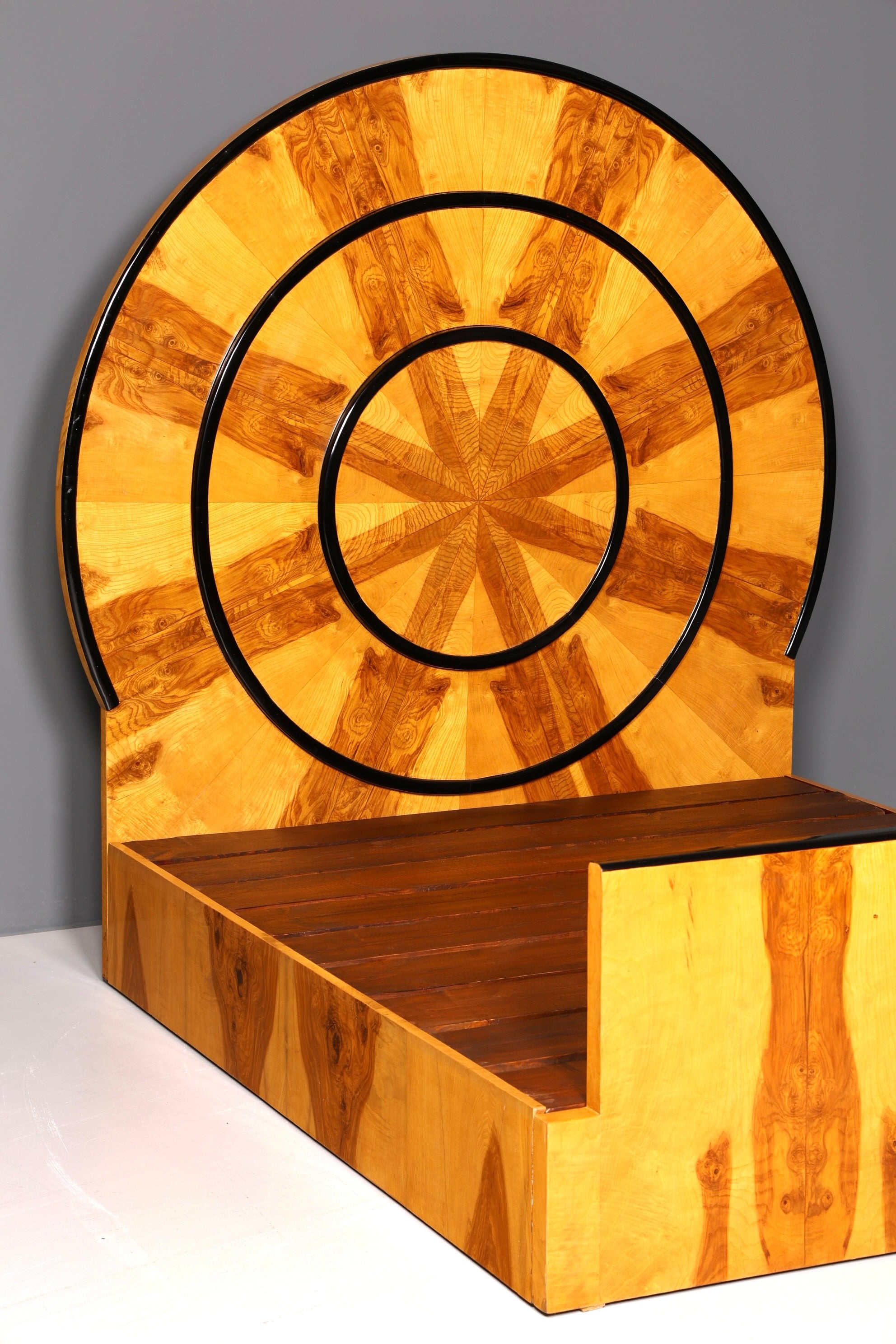 Außergewöhnliches Art Deco Stil Bettgestell "Sun" Birke Schlafzimmer Doppelbett Massivholz Handgefertigt