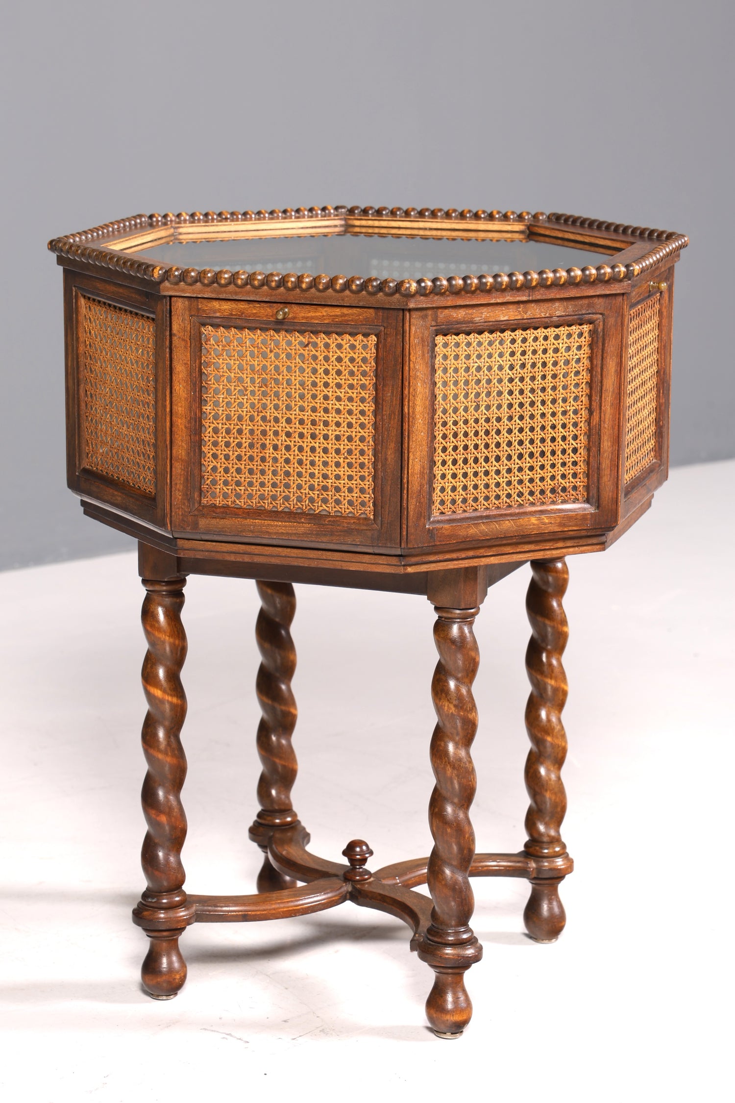 Wunderschöner Gründerzeit Barschrank echt Holz Teeschrank Korbgeflecht Schrank Ablage