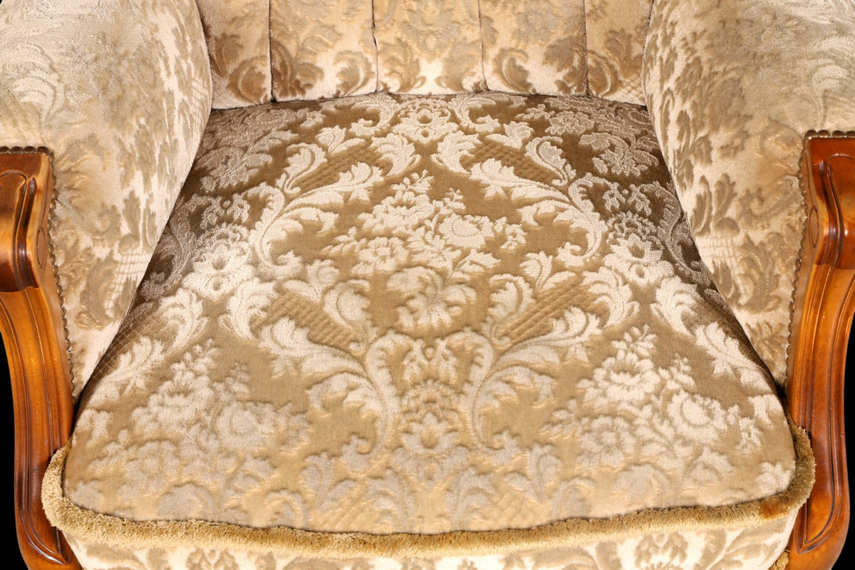 Hauptstadt Möblerei Chippendale Armlehnsessel im Barock Stil mit beigem Samtstoff und floralem Muster
