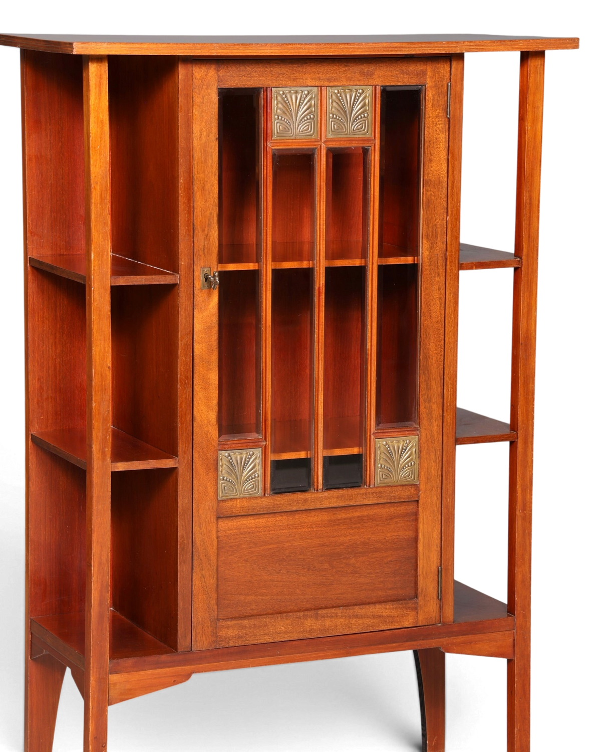 Hauptstadt Möblerei Jugendstil Vitrine aus Eichenholz mit Glasfront und dekorativen Metallverzierungen
