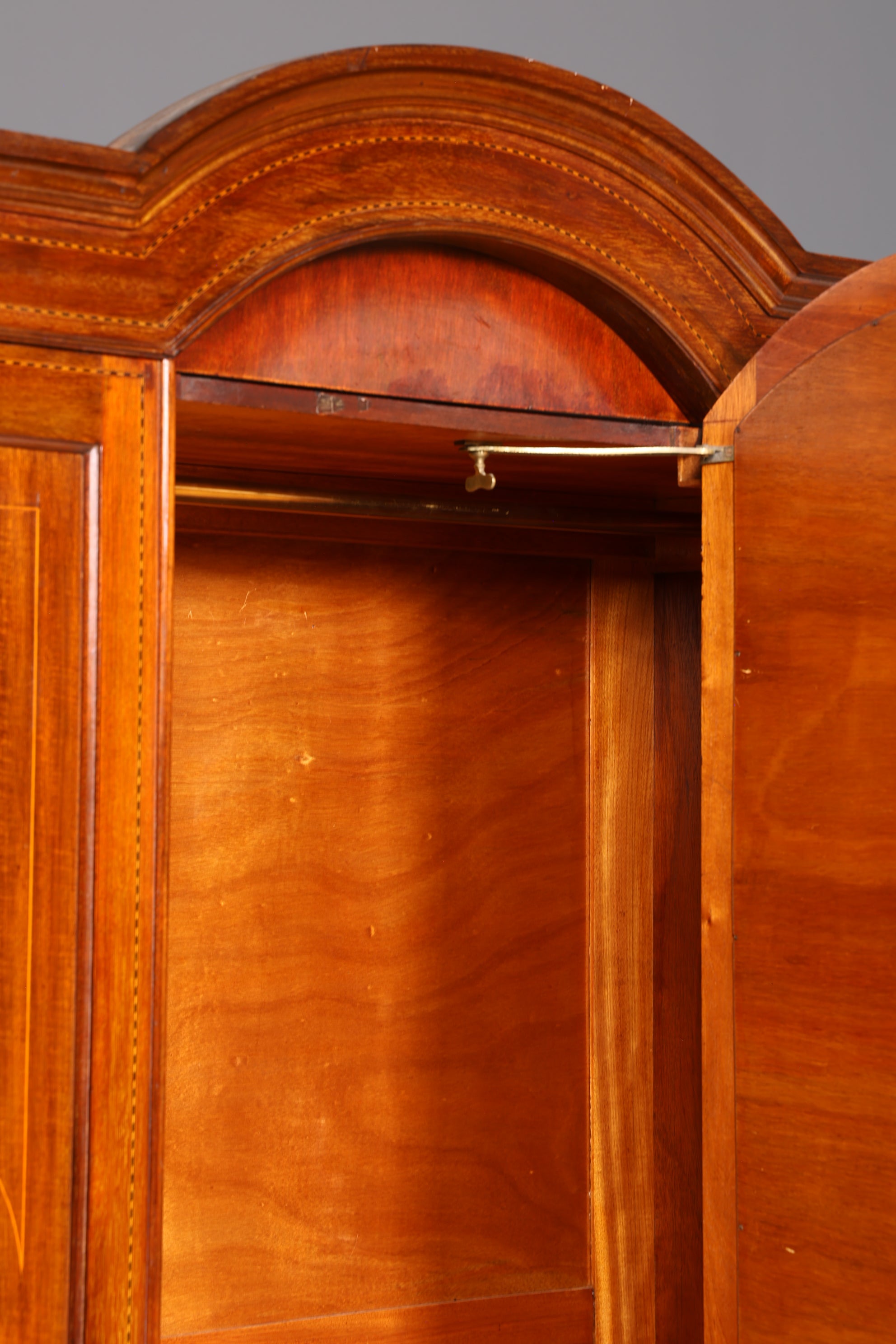 Traumhafter Jugendstil Kleiderschrank um 1910 Englisch Massiv Holz Antik Schrank Dielenschrank Wäscheschrank