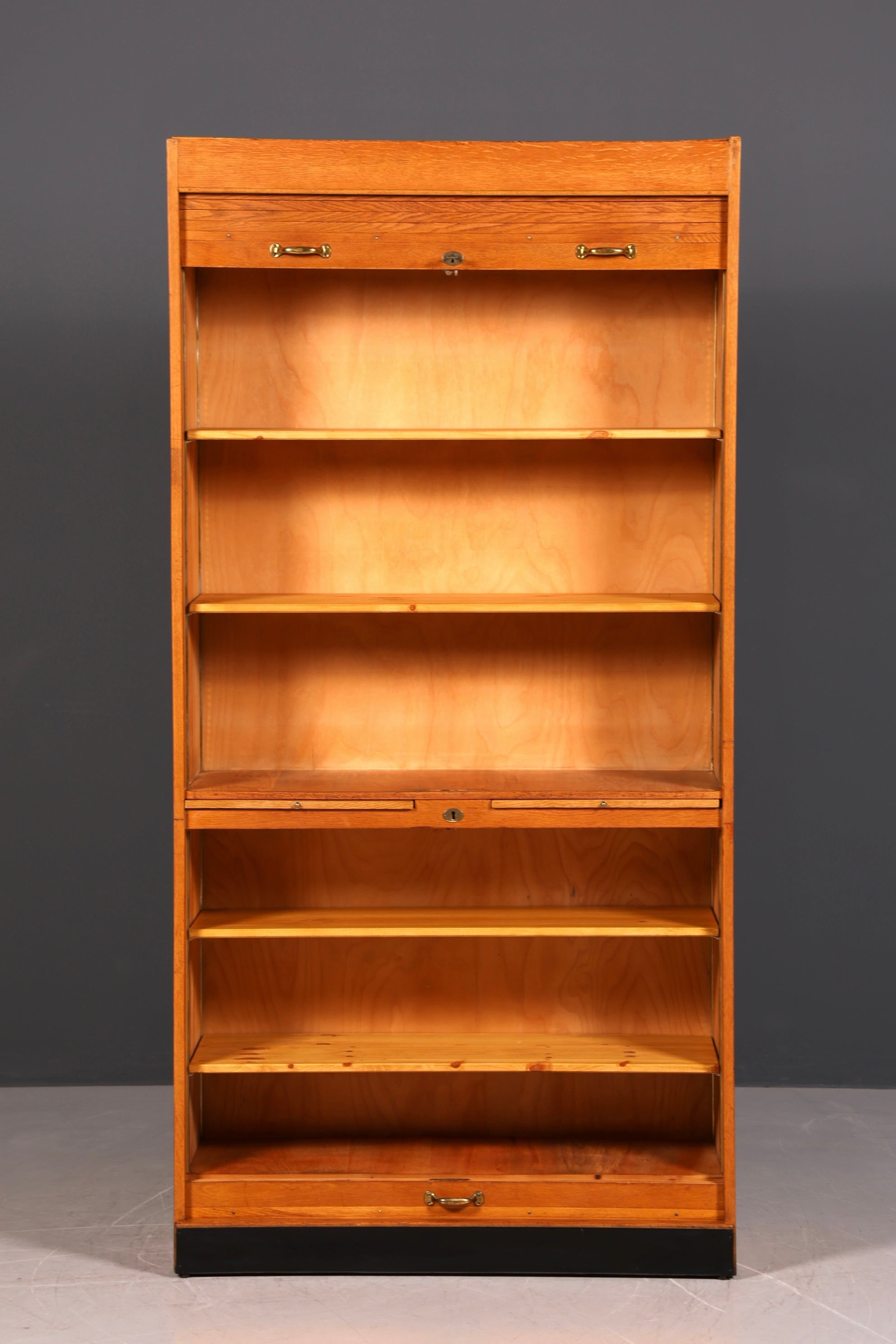 Schlichter Mid Century Rollladenschrank Bauhaus Apothekerschrank Art Deco Büro Aktenschrank