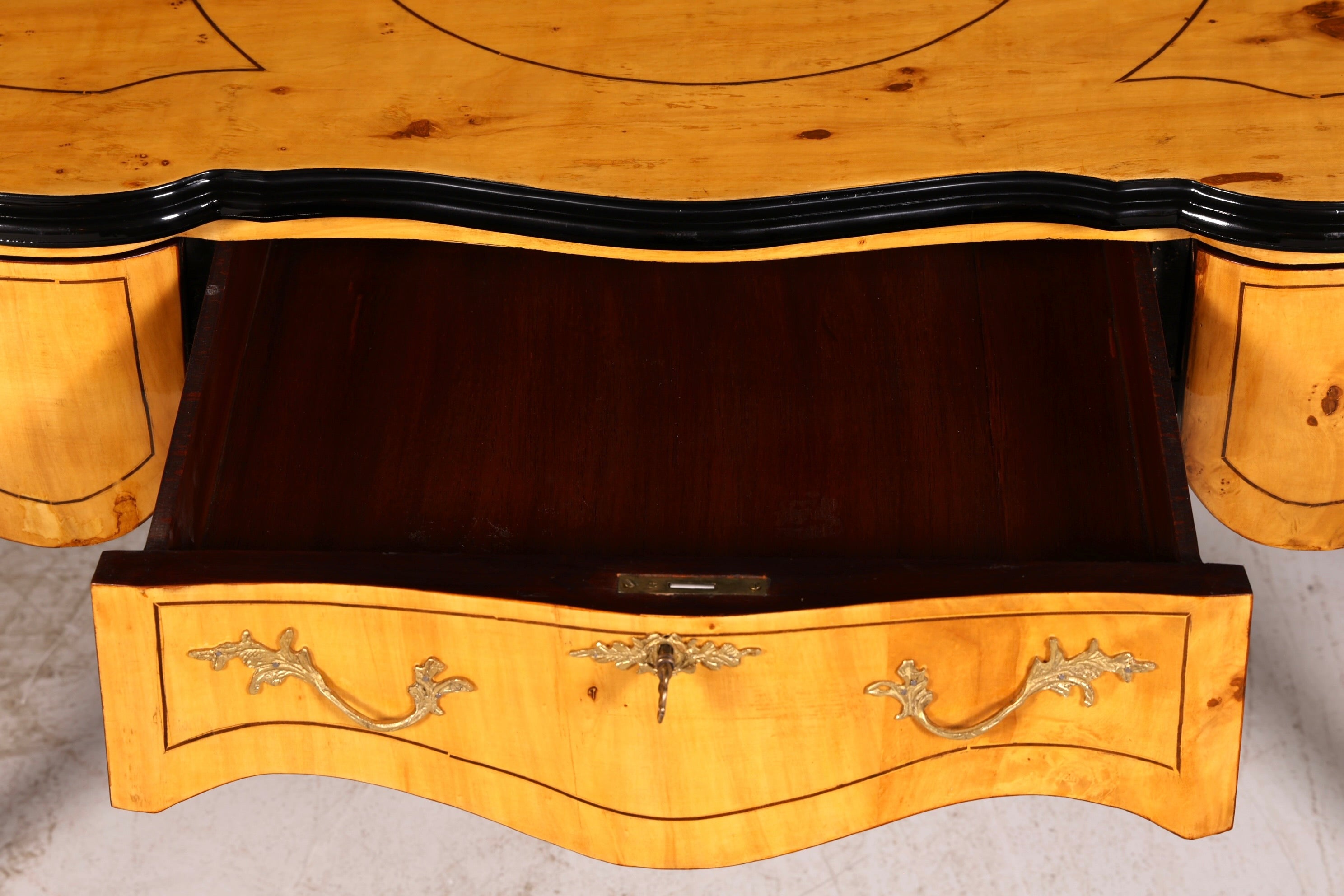 Beautiful Louis XV-style desk French office desk antique-style office table solid wood