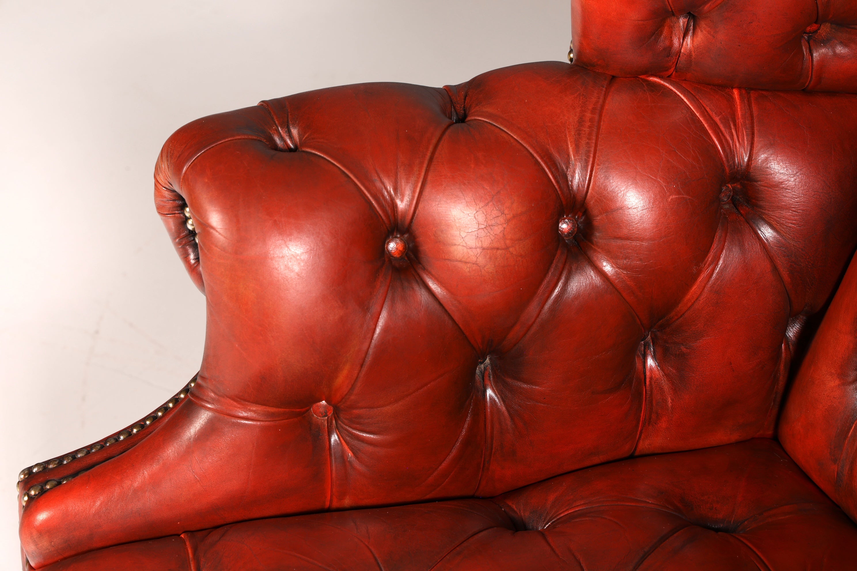Original Chesterfield Ohrensessel mit Hocker Echtleder Englisch Herrensessel Ledersessel Antik Vintage