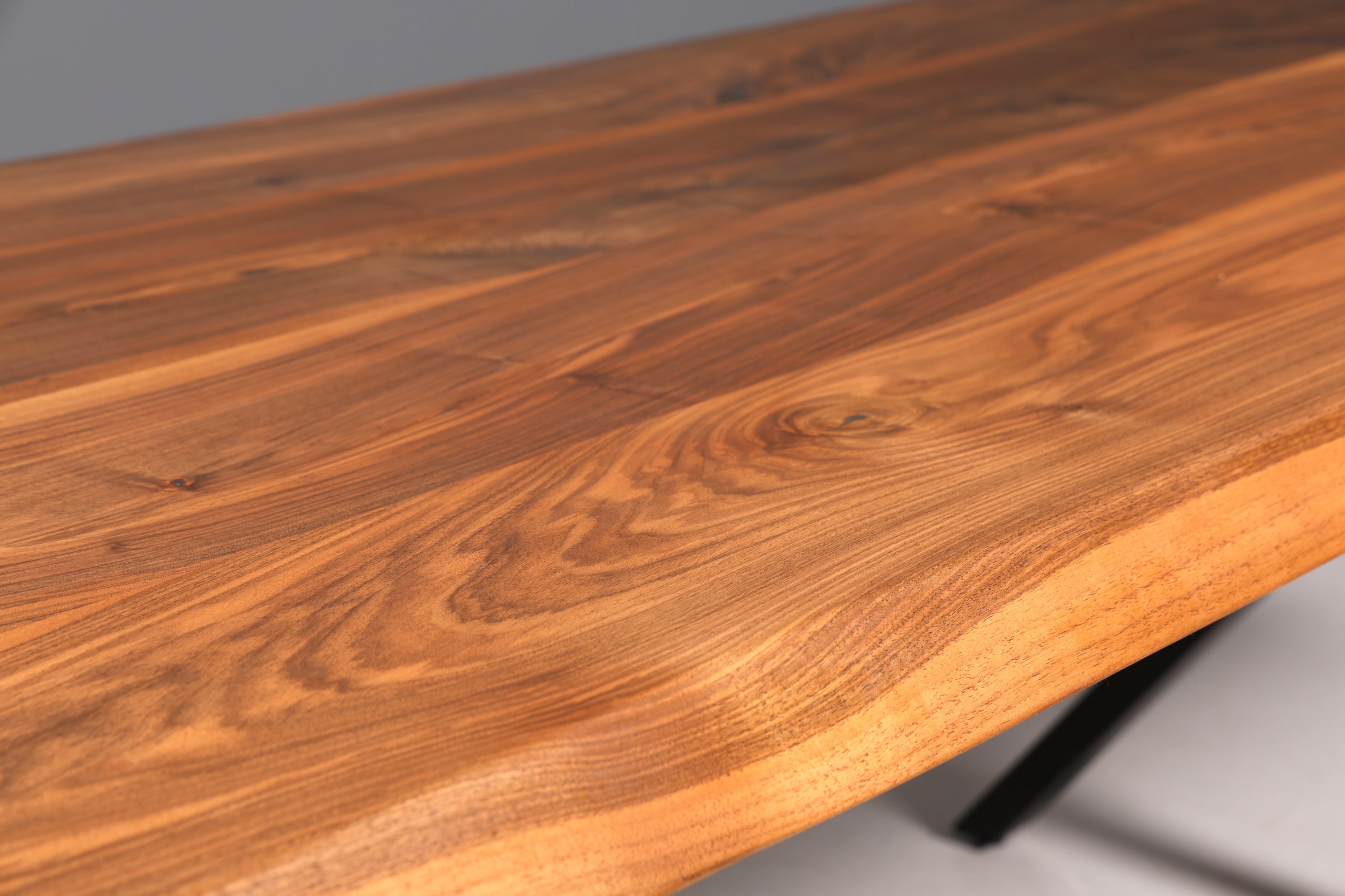 Wunderschöner Nussbaum Tisch 240cm-95cm Esszimmer Tisch Baumkanten Platte massiv Holz Küchentisch