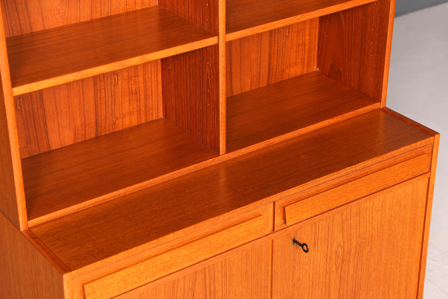 Traumhaftes Mid Century Regal Teak Holz Schrank Danish Design Retro Kommode Vintage Bücherregal 60er Jahre 1 von 2