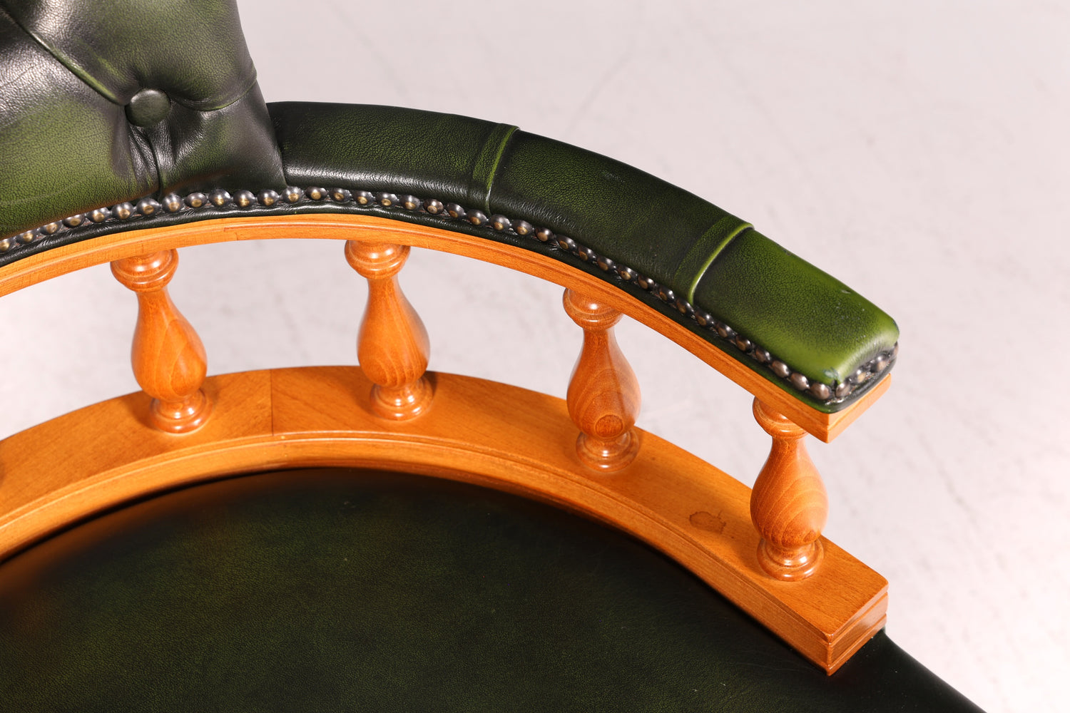 Wunderschöner Original Chesterfield Centurion Bürostuhl Grün Echt Leder Englisch Herrensessel Höhenverstellbar Drehsessel