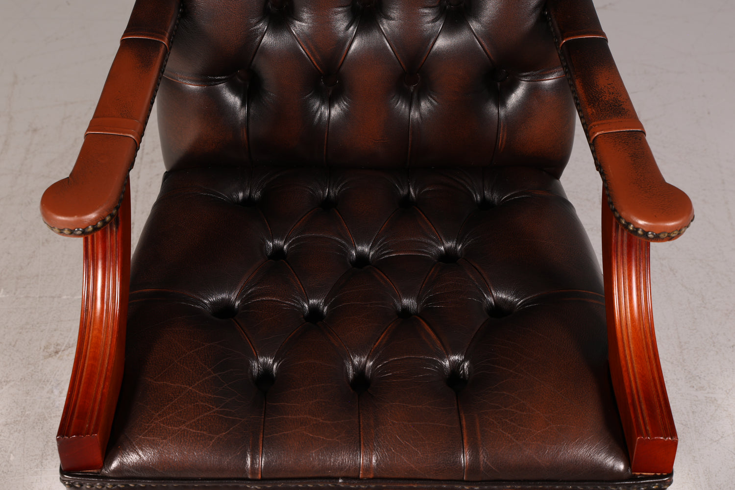 Wunderschöner Original Chesterfield Armlehnstuhl Braun Echt Leder Englisch Herrensessel Schreibtischstuhl Bürostuhl Antik