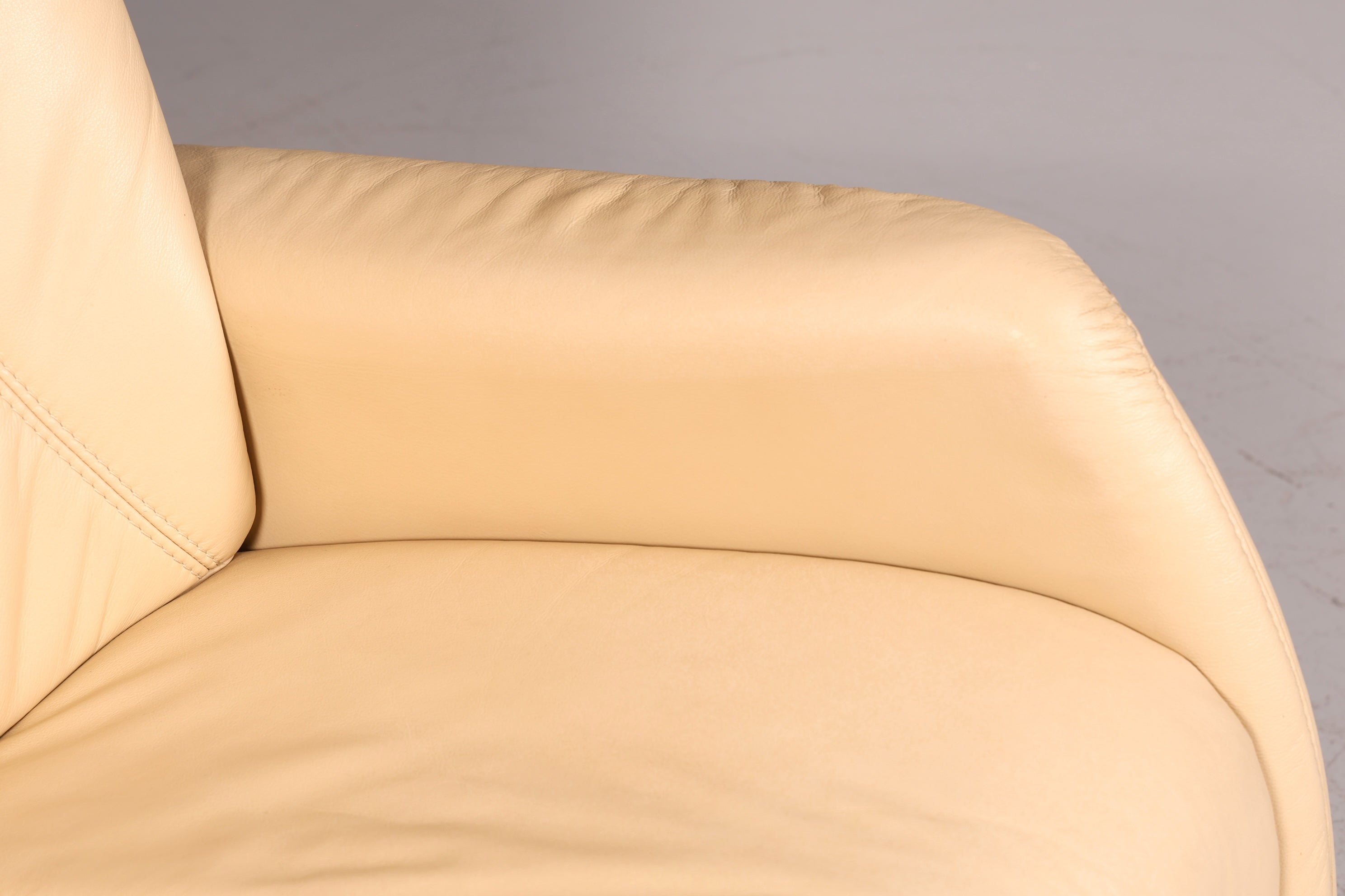 Edles Himolla Cumuly 2-Sitzer Ledersofa mit Hocker Echtleder Creme Relaxsofa Couch Sofa Vintage