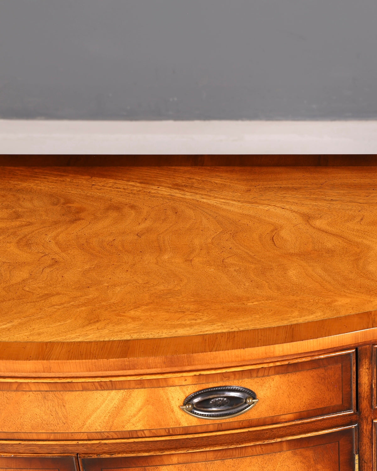 Beautiful Bevan Funnell English sideboard, Reprodux buffet cabinet, chest of drawers, credenza