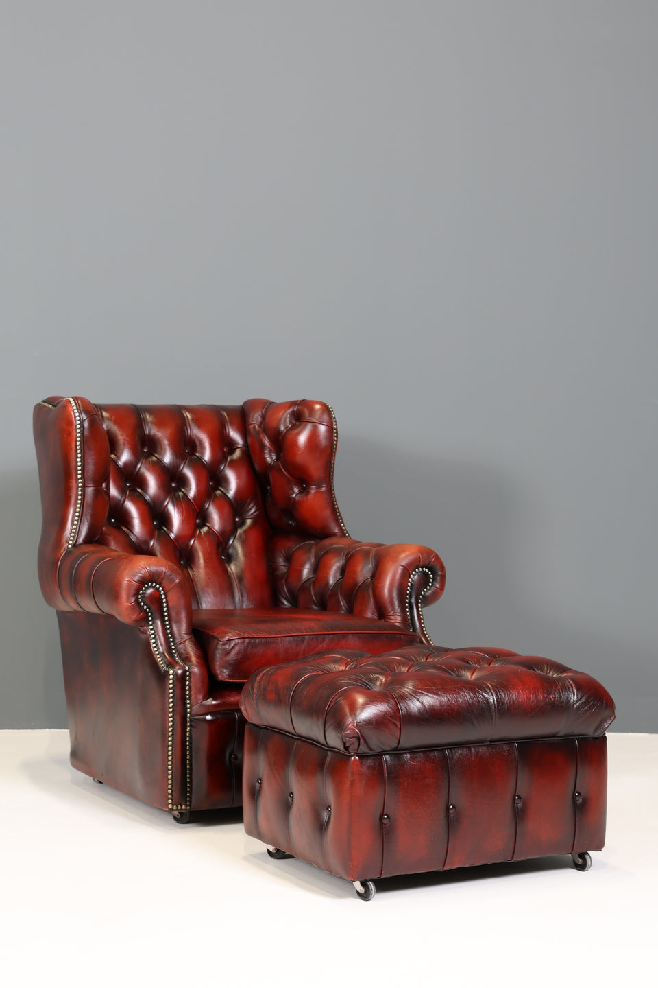 Original Chesterfield Hocker echt Leder Oxblood Fusshocker