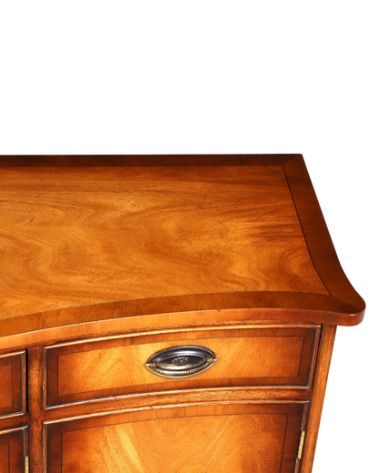 Hauptstadt Möblerei Bevan Funnell Reprodux Sideboard aus massivem Echtholz mit eleganter Maserung und Messingbeschlag