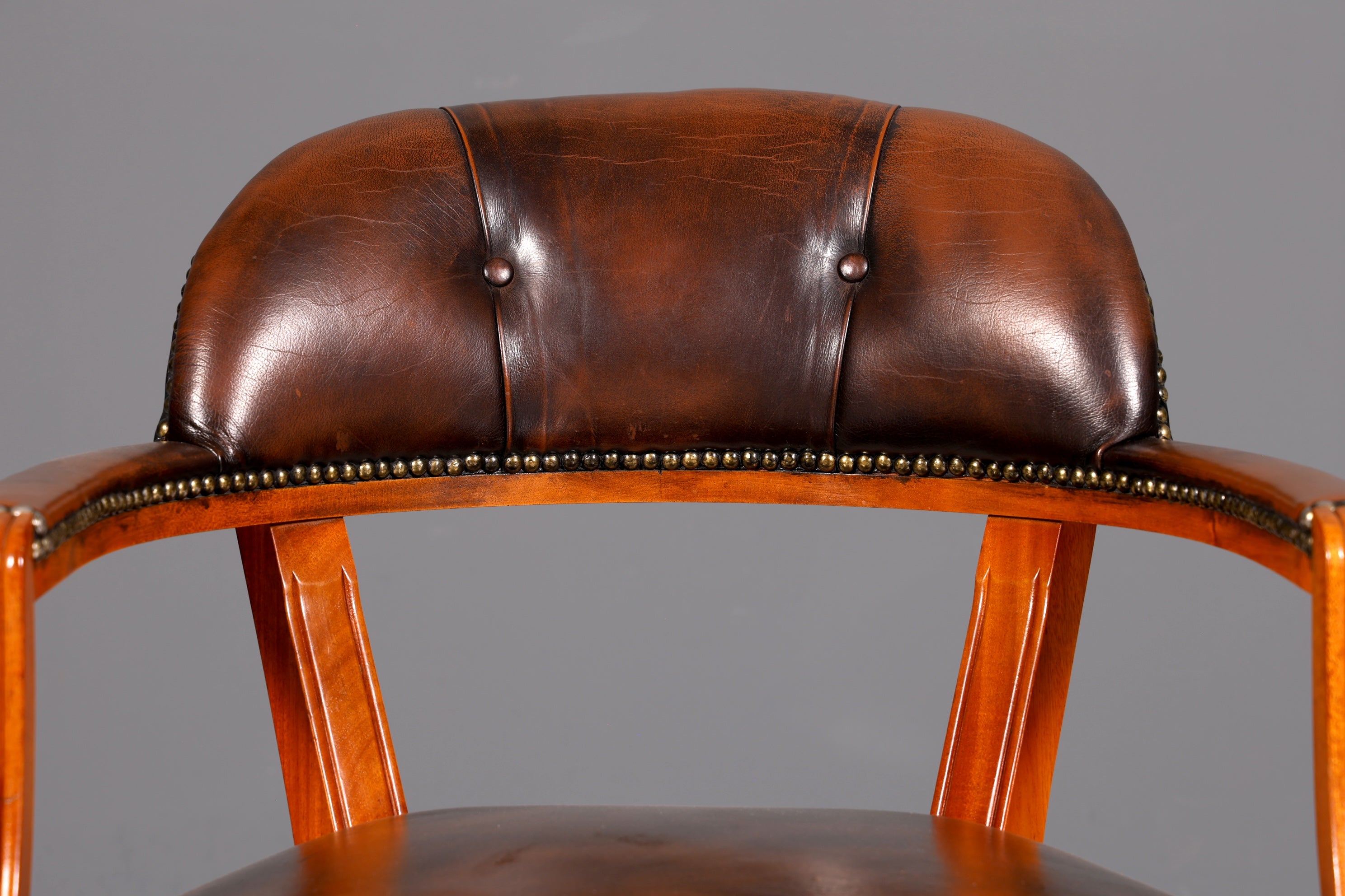 Wunderschöner Chesterfield Armlehnstuhl Braun Echt Leder Englisch Bürostuhl Schreibtischstuhl Sekretär Stuhl Court Chair 2 von 4