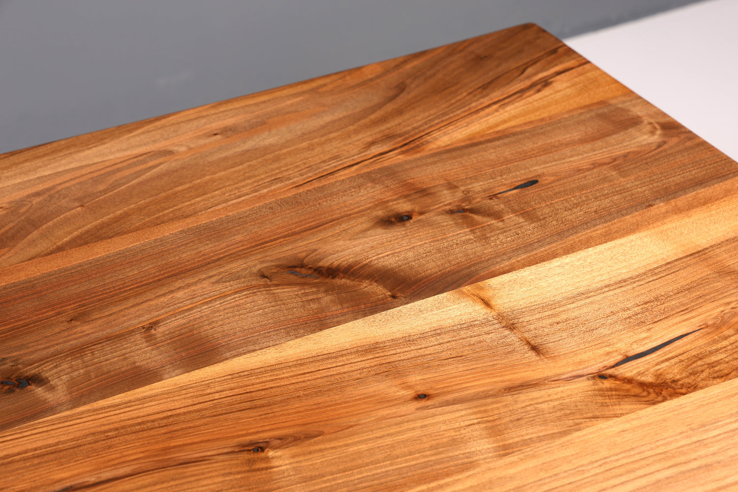 Wunderschöner Nussbaum Tisch 240cm-95cm Esszimmer Tisch Baumkanten Platte massiv Holz Küchentisch