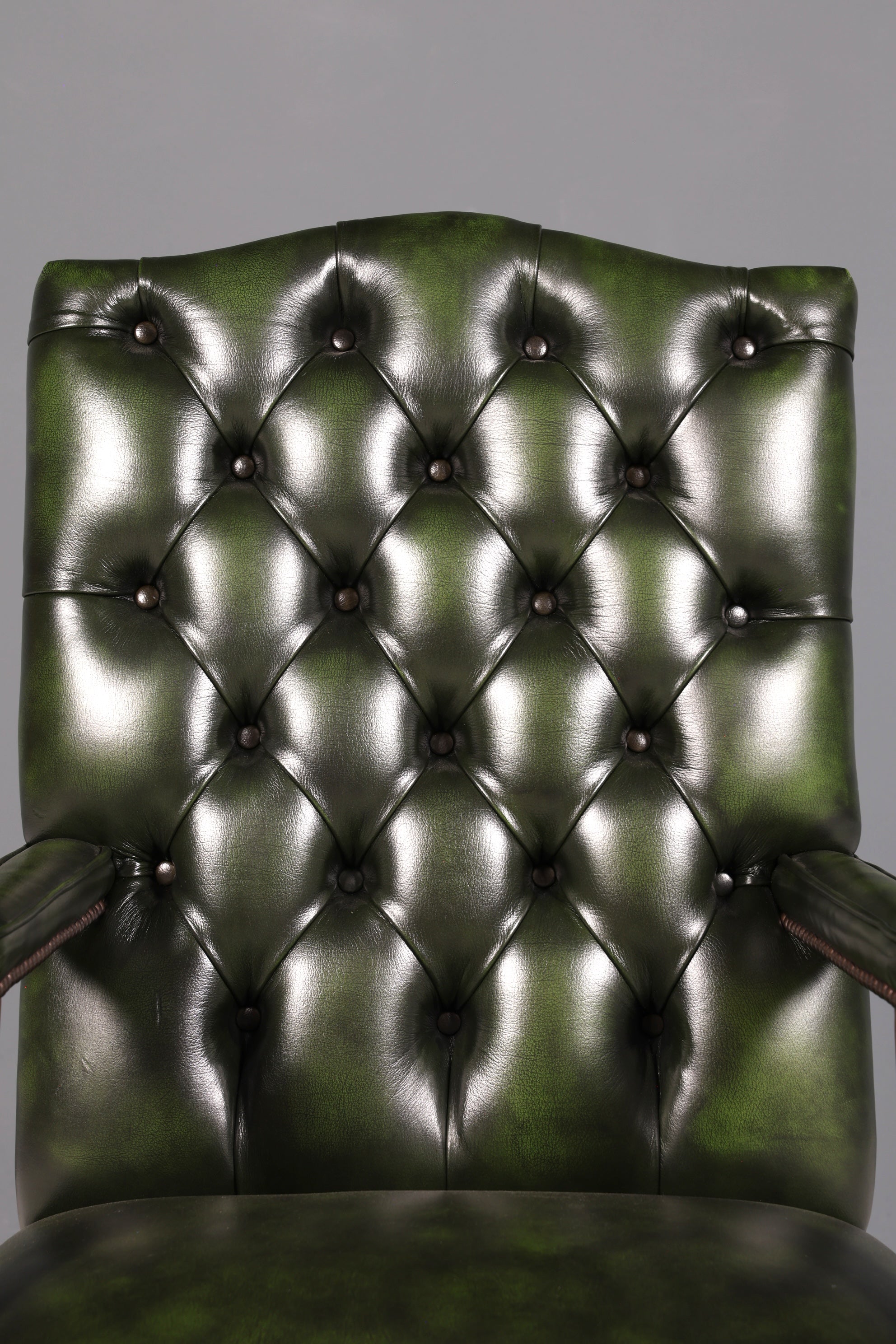 Wunderschöner Original Chesterfield Bürostuhl Grün Echt Leder Englisch Herrensessel Armlehnstuhl Drehsessel UK