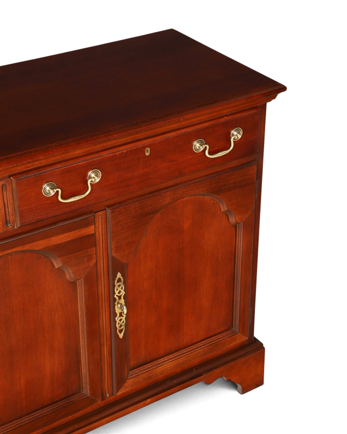 Hauptstadt Möblerei Drexel Heritage Sideboard aus dunklem Holz im Antik-Stil mit Messingbeschlägen