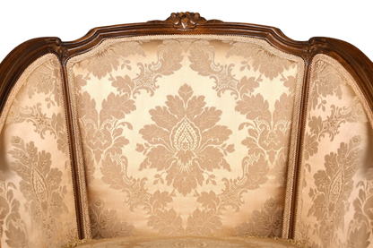 Hauptstadt Möblerei Chippendale Armlehnsessel im Barock Stil mit beigem Samtbezug und kunstvollen Holzschnitzereien