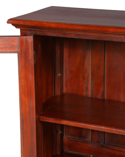 Hauptstadt Möblerei Vitrinenschrank aus dunklem Holz mit H849 Finish und sichtbarer Maserung
