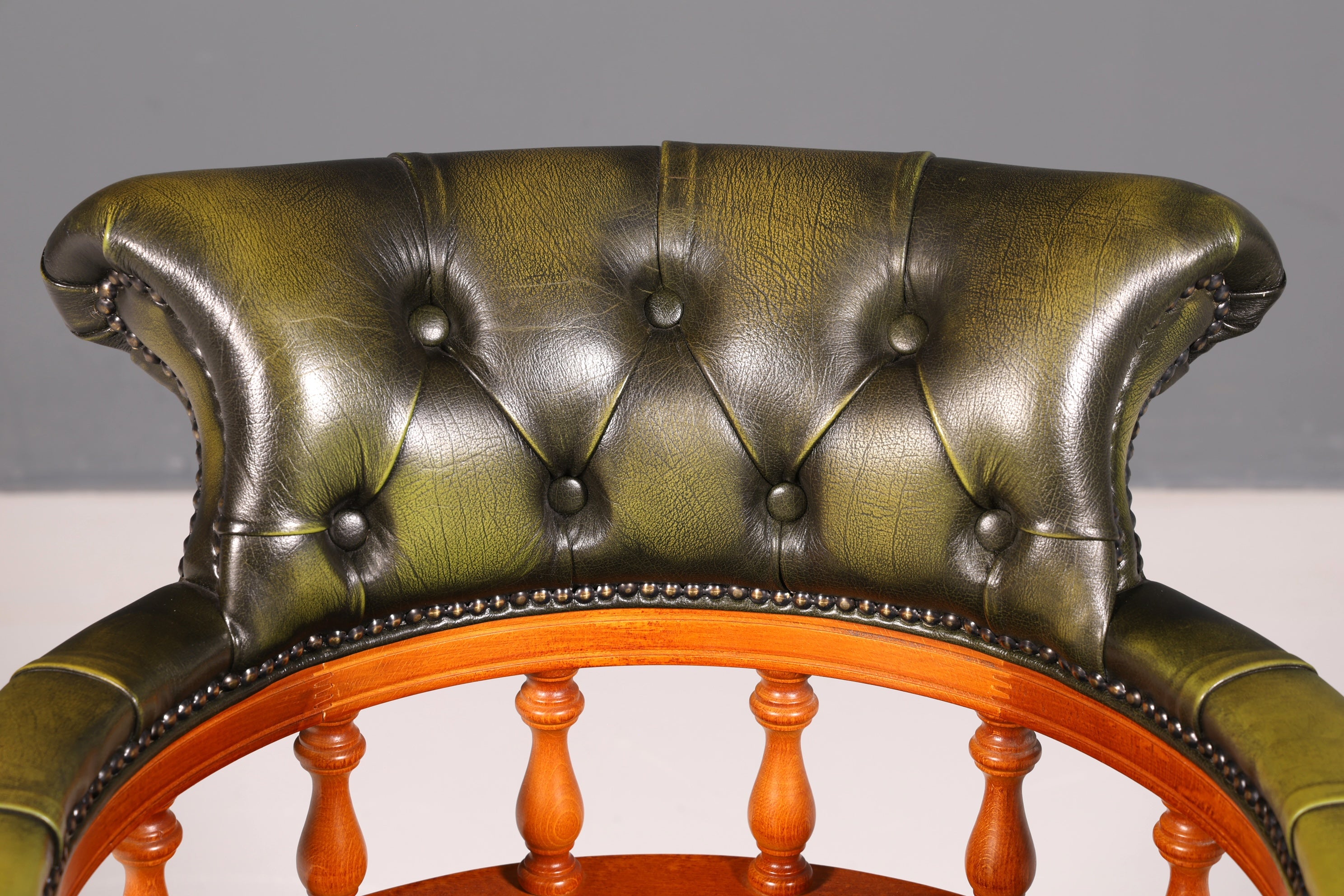 Original Chesterfield Centurion Captain Chair Englisch Grün Echt Leder Sessel Armlehnsessel