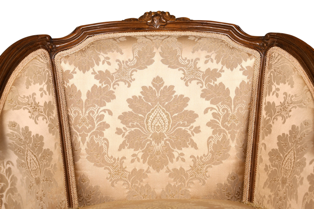 Hauptstadt Möblerei Chippendale Armlehnsessel im Barock Stil mit beigem Samtbezug und aufwendigem Ornamentmuster
