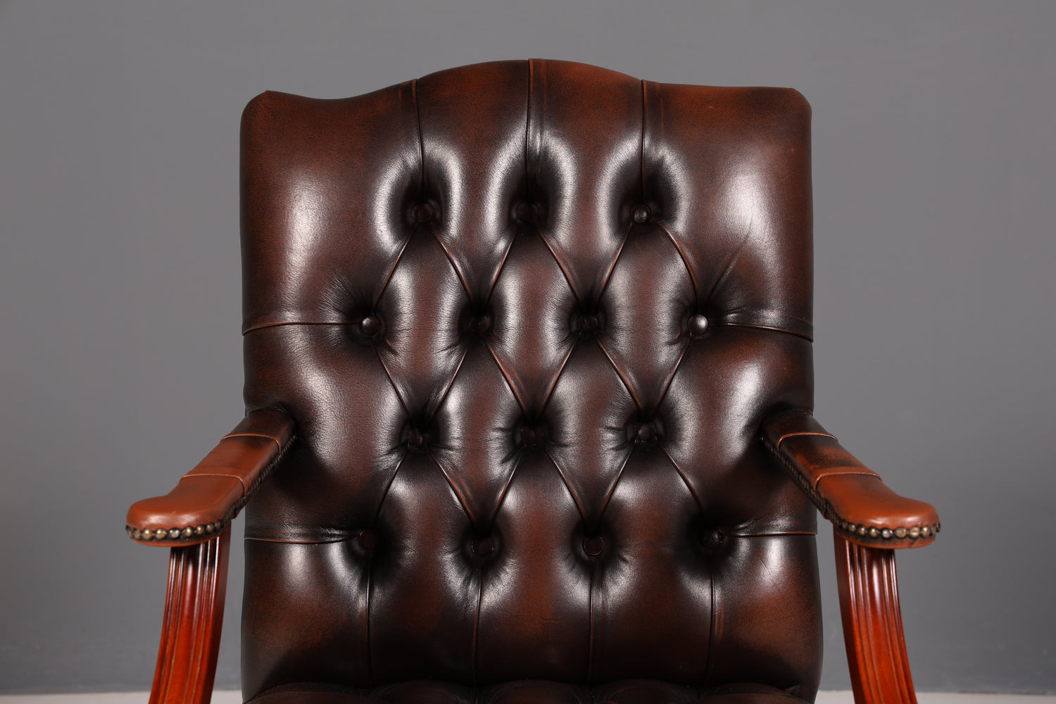 Wunderschöner Original Chesterfield Armlehnstuhl Braun Echt Leder Englisch Herrensessel Schreibtischstuhl Bürostuhl Antik