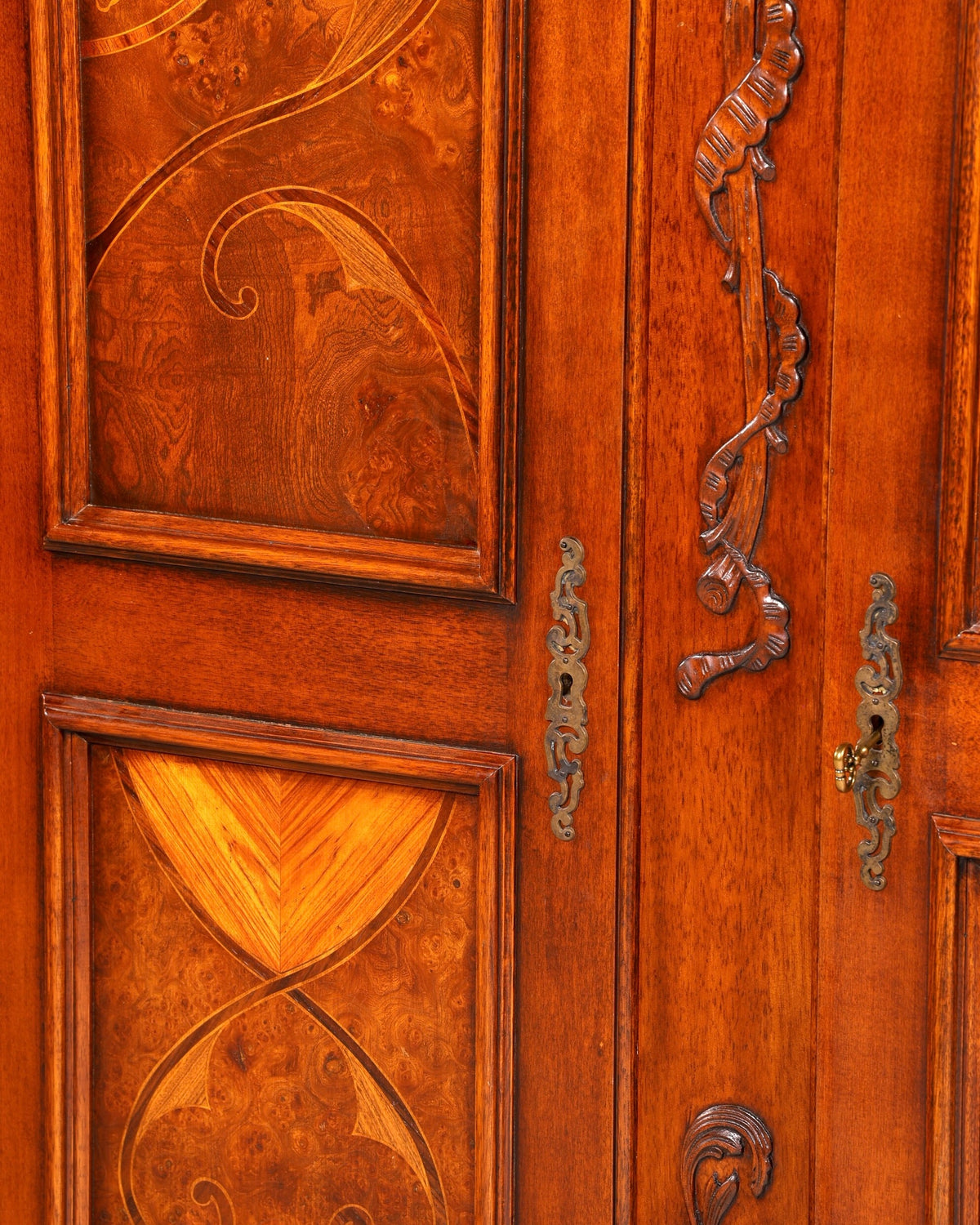 Wunderschöner Barock Stil Schrank Kleiderschrank Barockschrank Intarsien Massivholz Dielenschrank