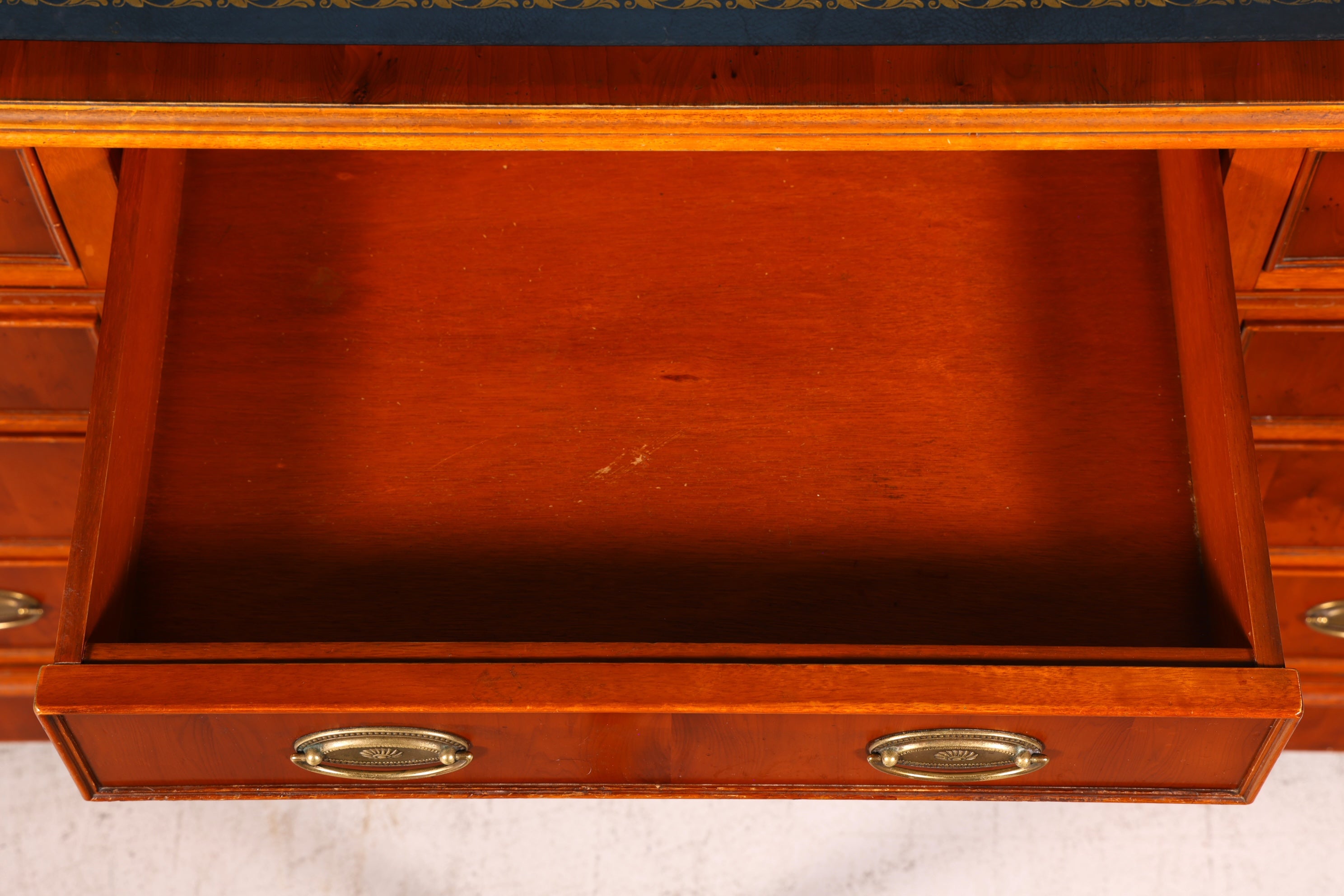 Wunderschöner Original Heldense Englischer Schreibtisch Eibe Echt Lederauflage Bürotisch Office Desk