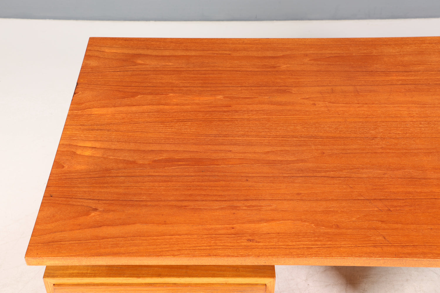 Wunderschöner Mid Century Schreibtisch Danish Design echt Holz Bürotisch