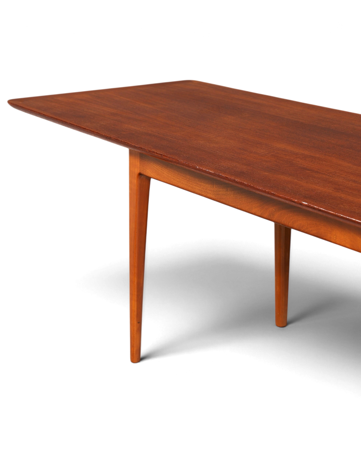 Hauptstadt Möblerei Mid-Century Couchtisch aus Holz im Vintage-Design der 70er Jahre mit eleganten konischen Beinen