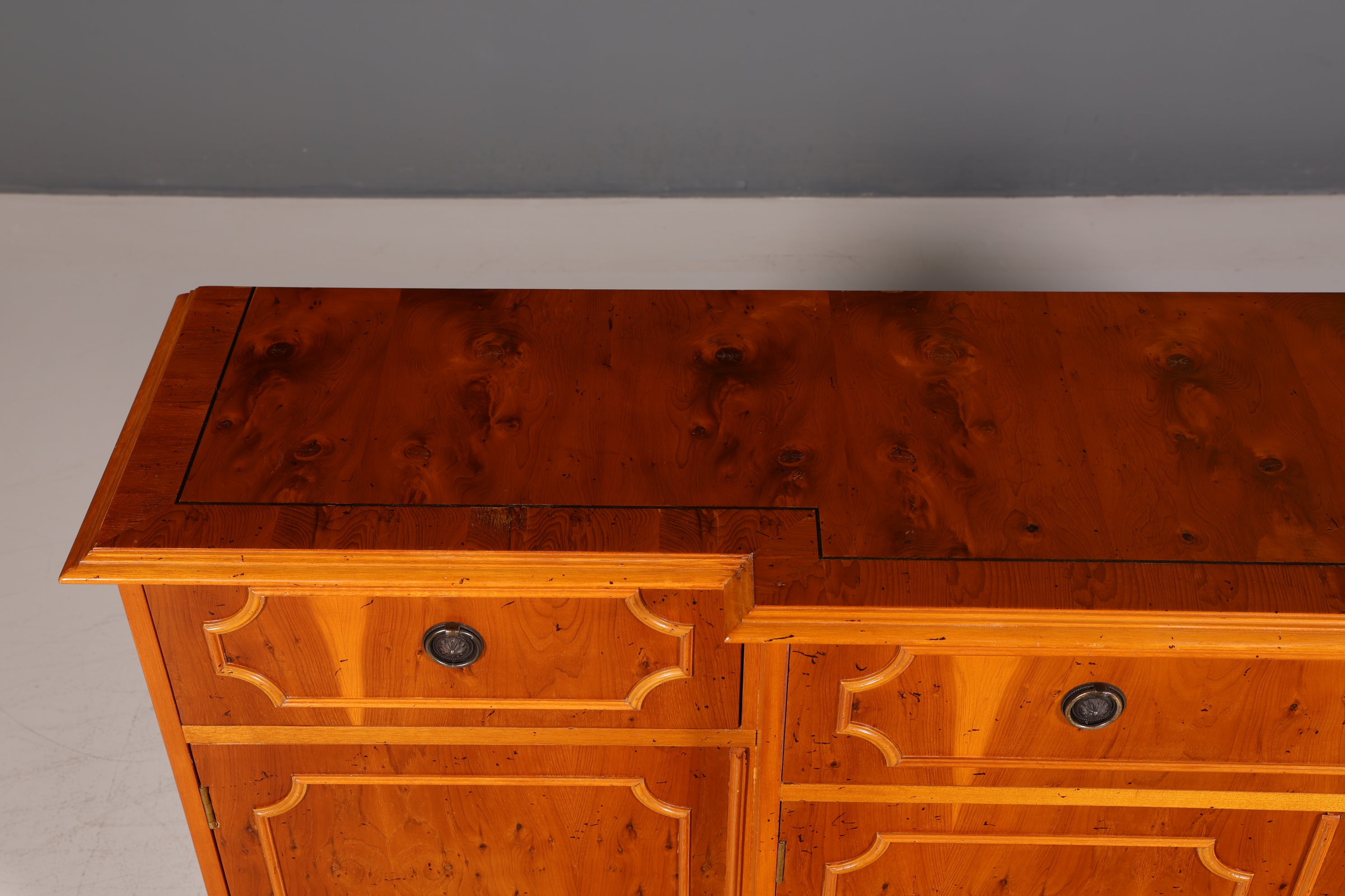 Wunderschönes Englisches Sideboard Eibe Schrank Antik Stil 60er Buffetschrank Kommode Anrichte Vintage