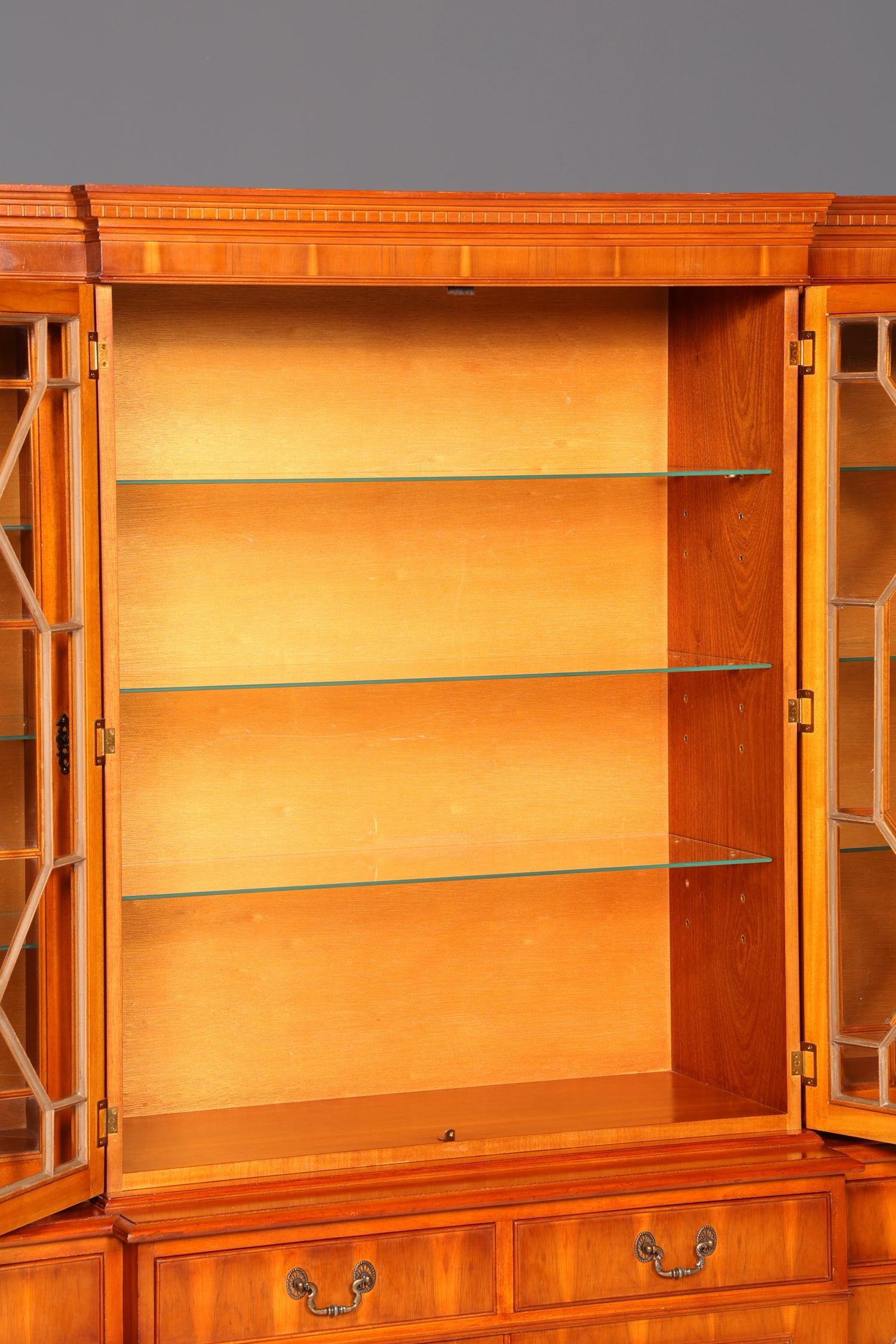Wunderschöne Englische Vitrine Bücherschrank Buffet Englisch Eibe Glasvitrine Bibliothek Vitrinenschrank