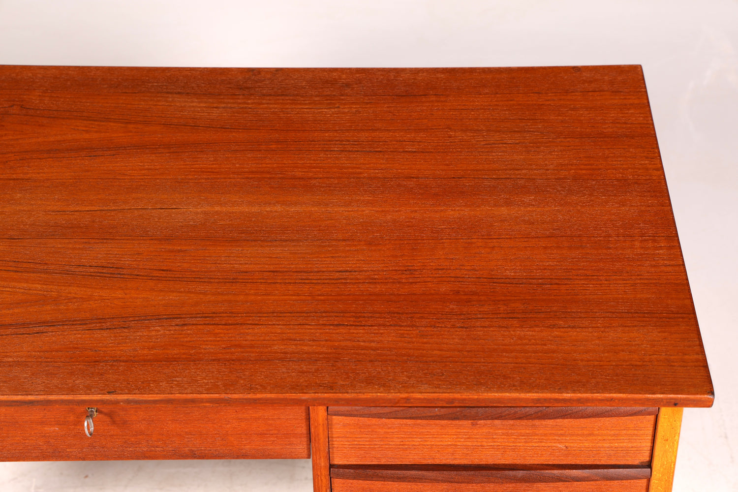 G227 Finish Wunderschöner Mid Century Schreibtisch Danish Design Teak Holz Bürotisch Vintage Office Table (Kopie)