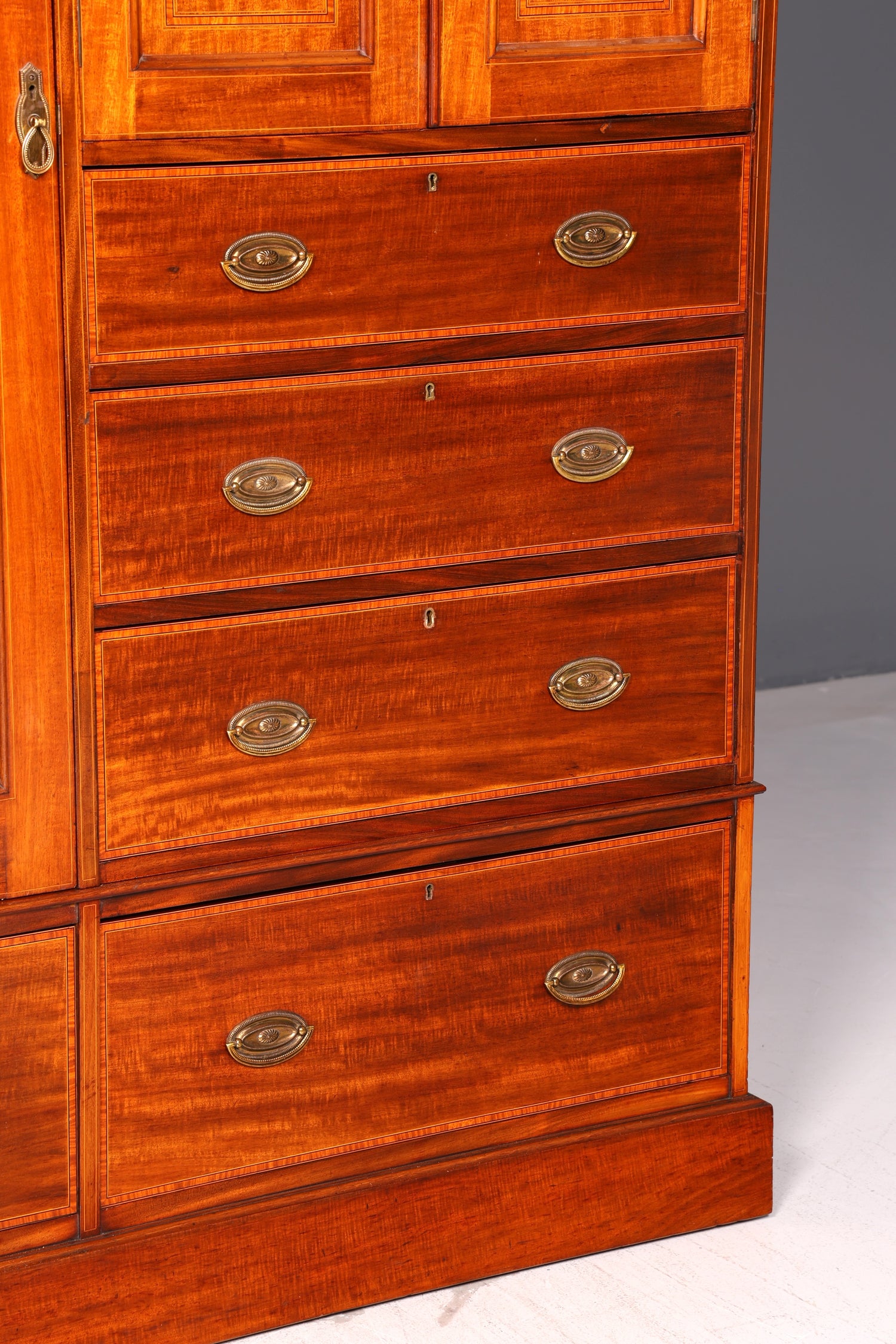 Beeindruckender Antiker Englischer Vitrine Kleiderschrank Wäscheschrank Dielenschrank Schrank Vintage
