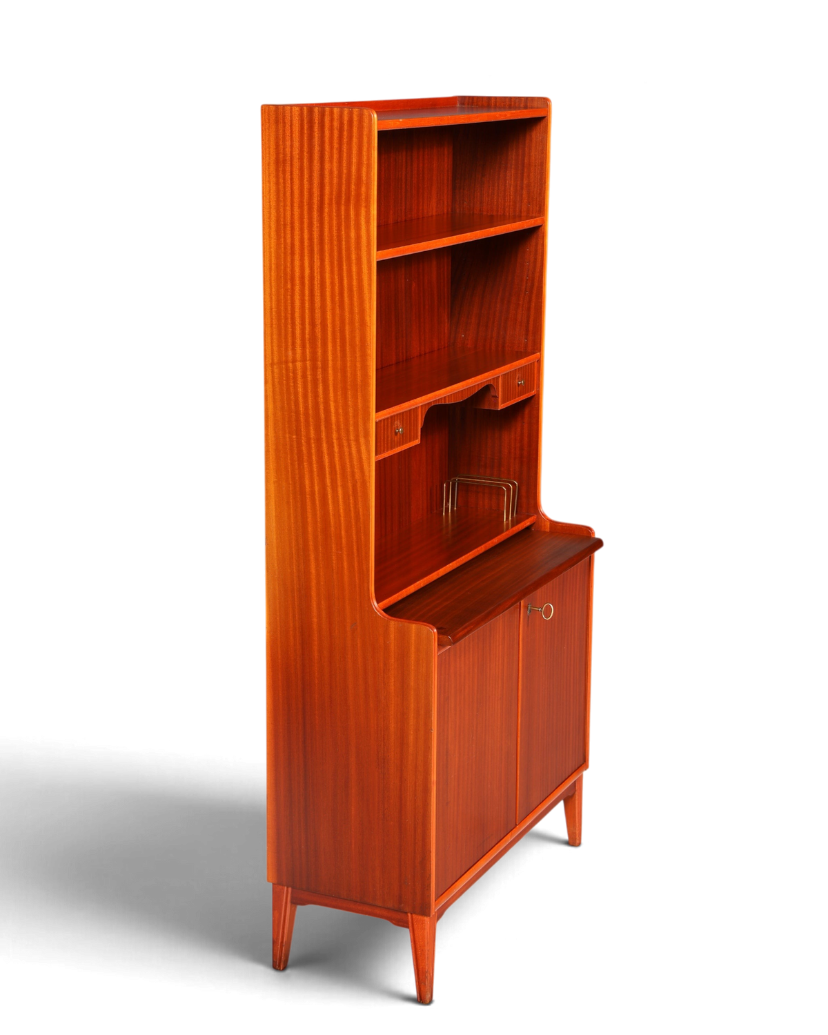 Hauptstadt Möblerei Mid Century sekreter ve kitaplık, masif ahşap, ayarlanabilir raflar ve çalışma yüzeyi ile.