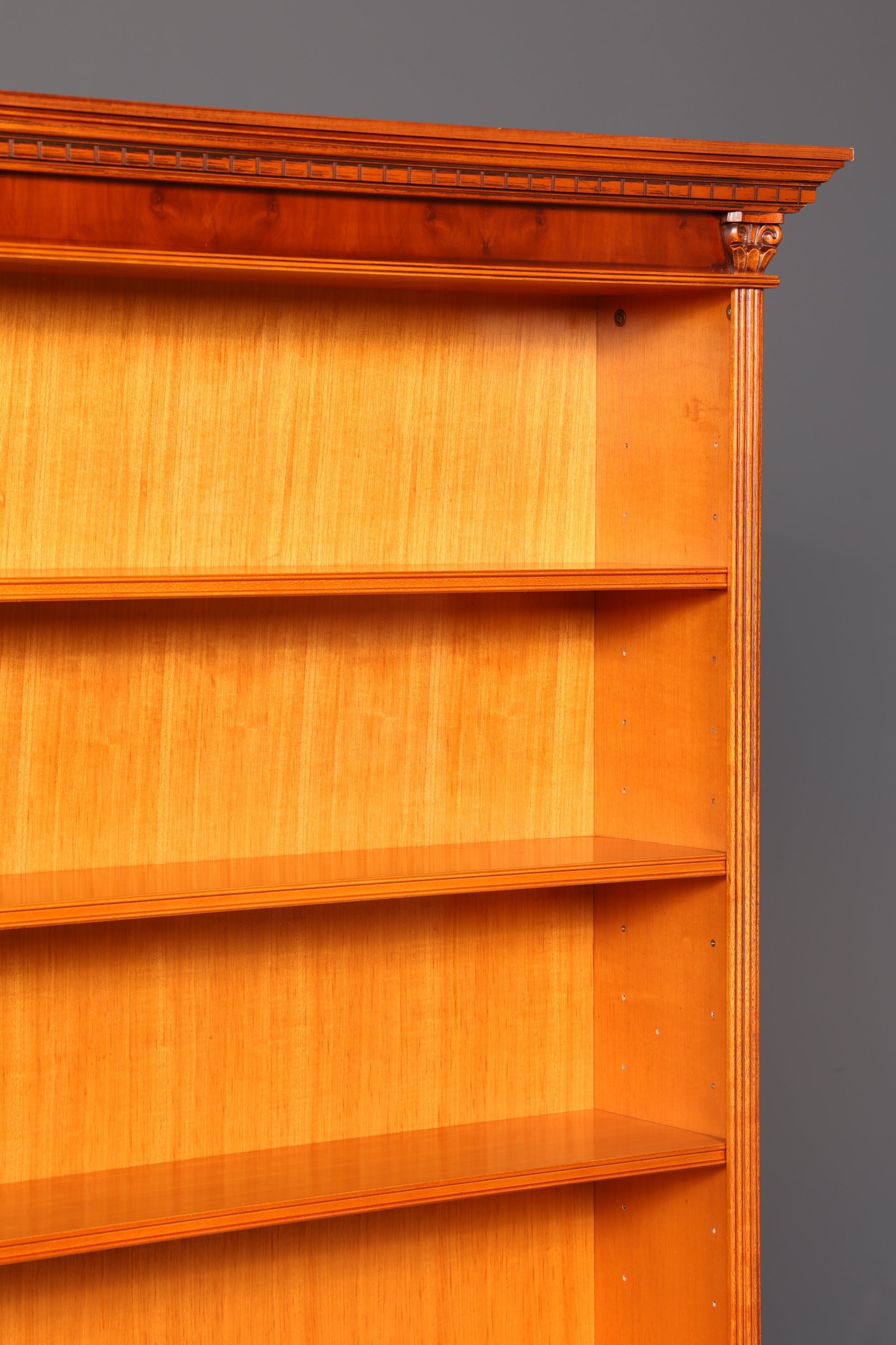 Wunderschönes Englisches Bücherregal Eibe Regal Bookshelf Buchablage Massivholz Antik Vintage