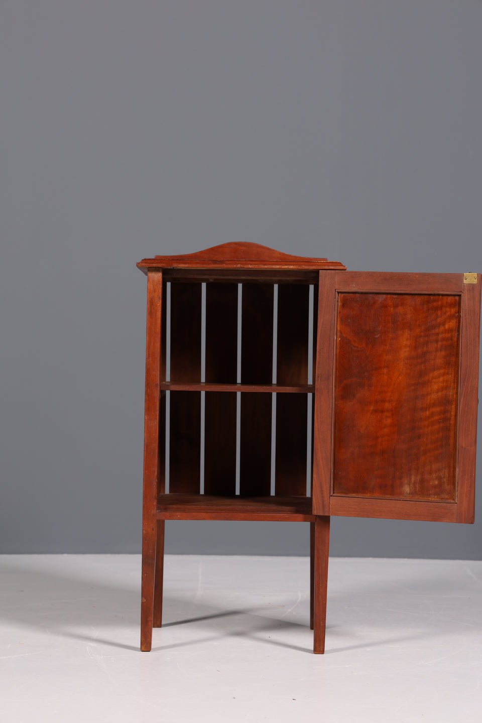Stilvoller Jugendstil Schrank Antik Beistelltisch Kommode