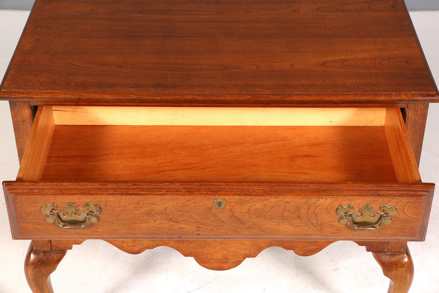 Stilvolle Kommode der Marke American Drew Inc. Antik Stil Sideboard USA Schubladenkommode