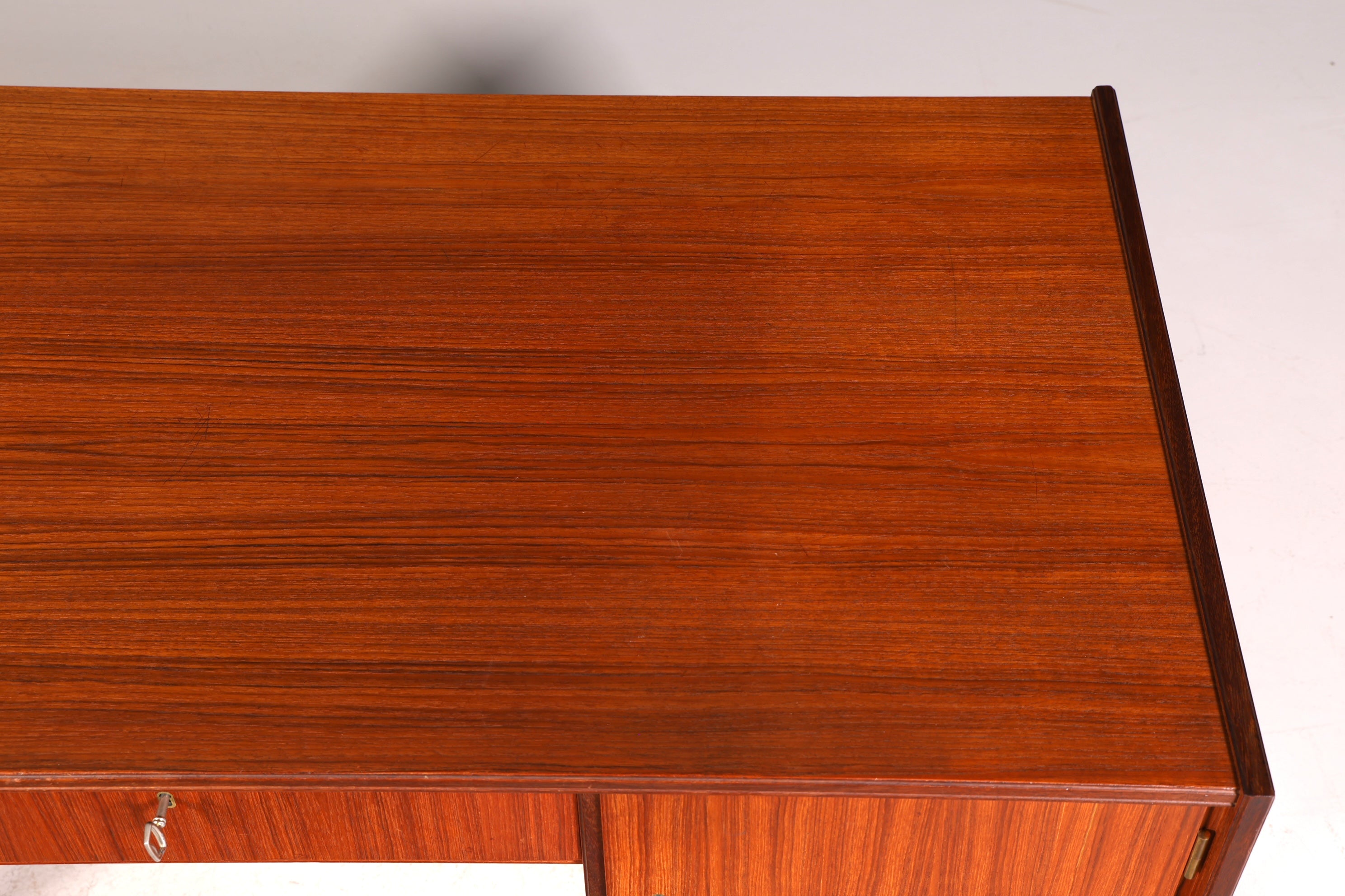 G036 Finish cm Wunderschöner Mid Century Schreibtisch Danish Design Bürotisch 60er Jahre Office Table (Kopie)