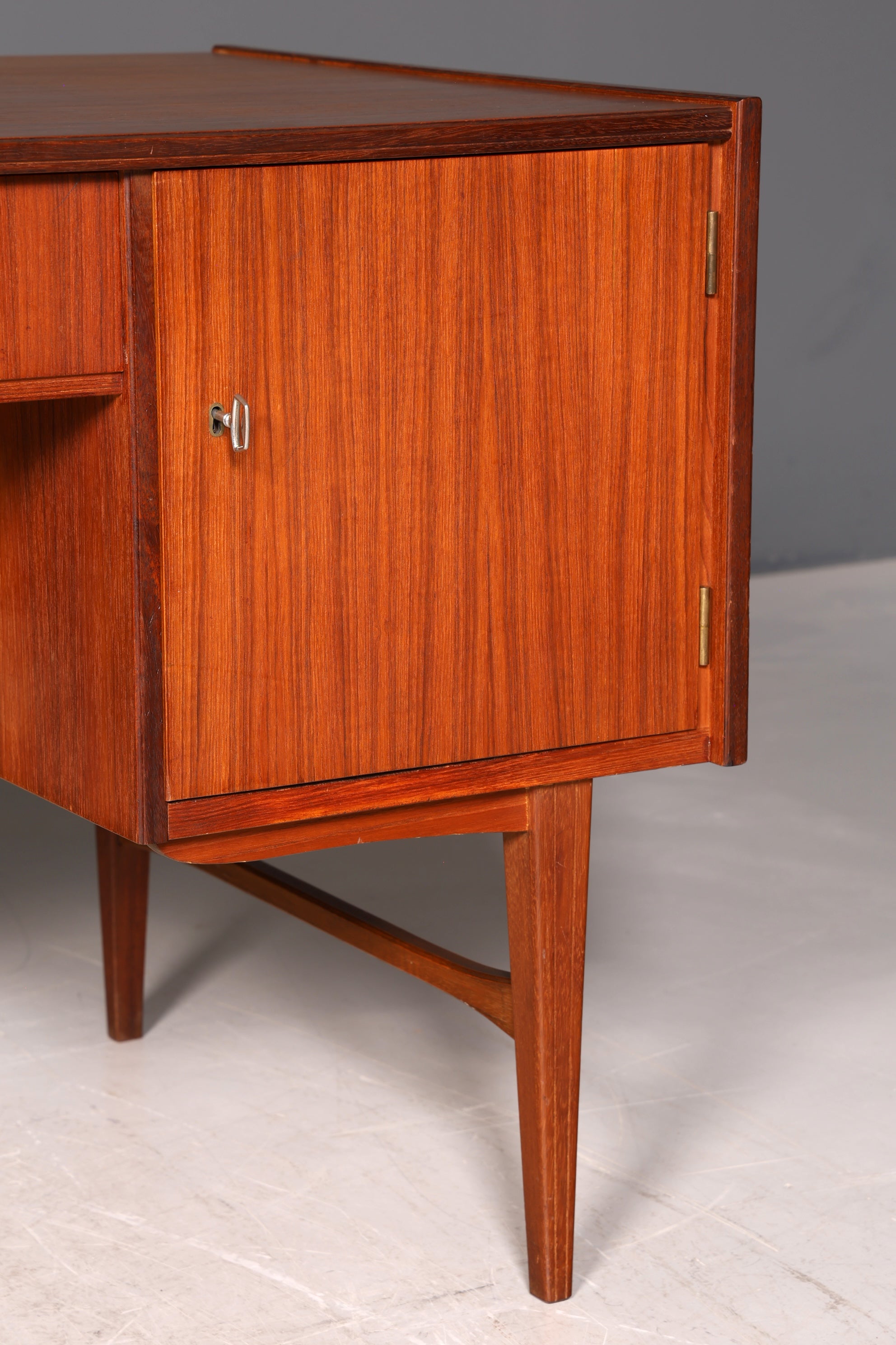 G036 Finish cm Wunderschöner Mid Century Schreibtisch Danish Design Bürotisch 60er Jahre Office Table (Kopie)