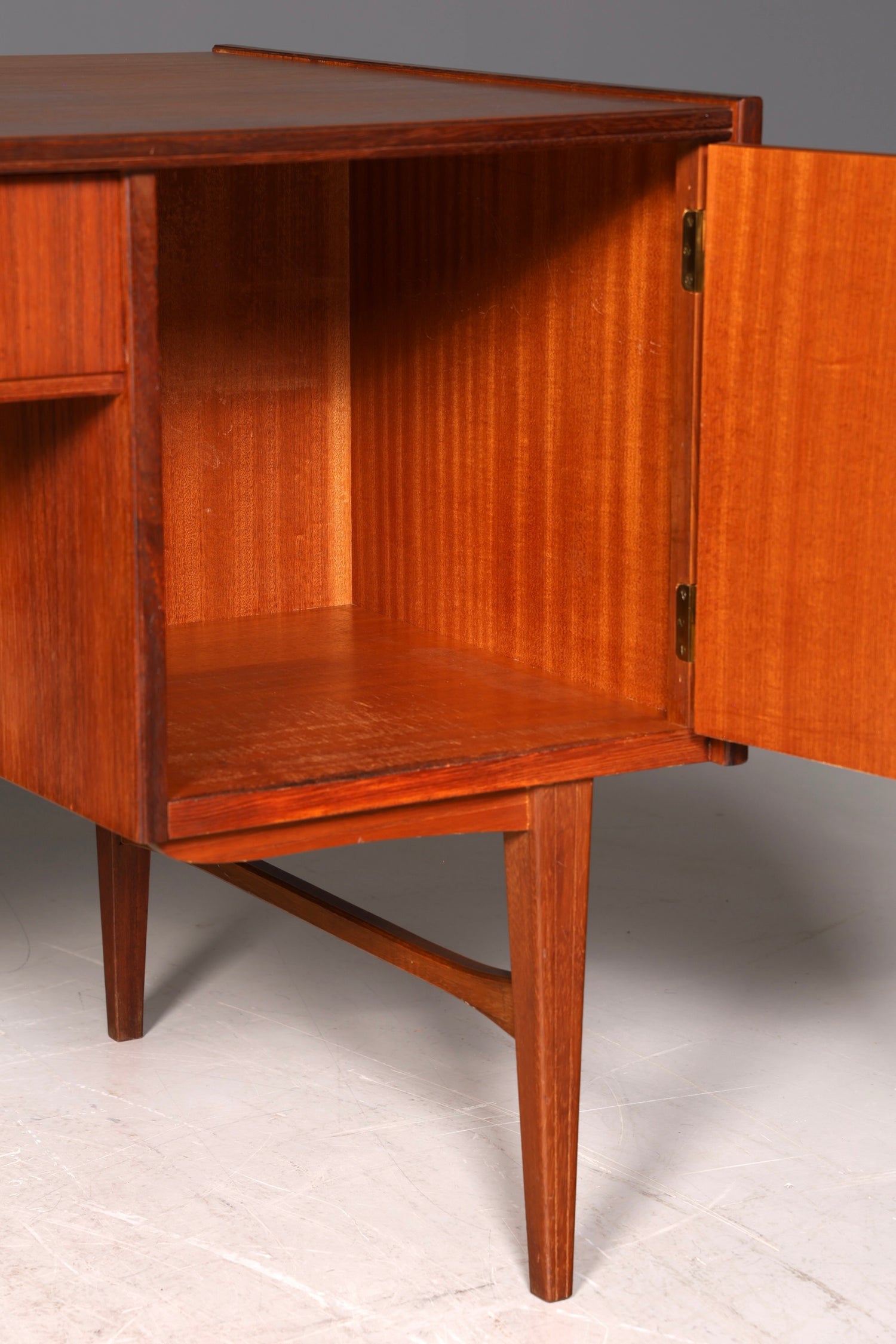 G036 Finish cm Wunderschöner Mid Century Schreibtisch Danish Design Bürotisch 60er Jahre Office Table (Kopie)